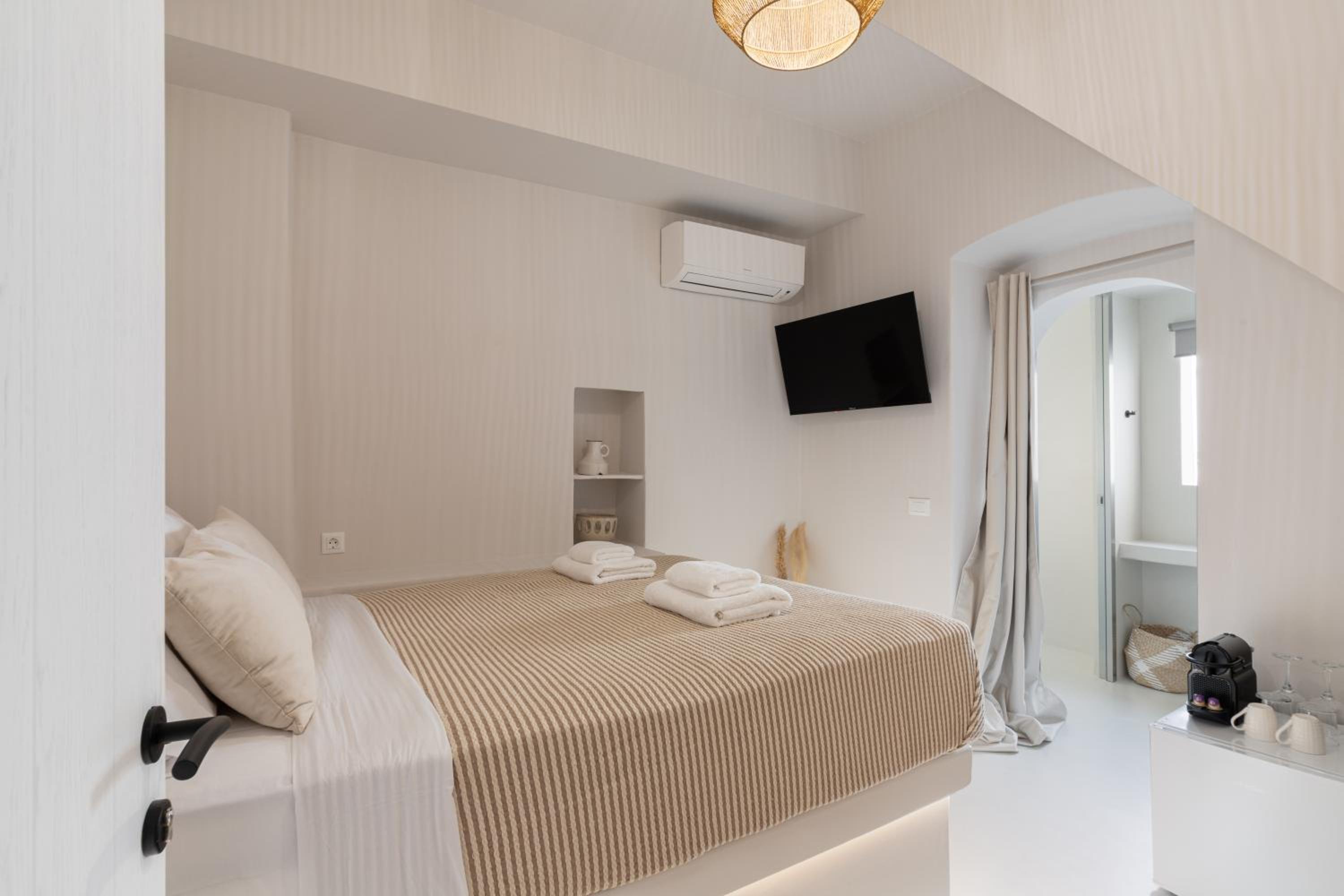 Deluxe Double Room with Shower photo 2
