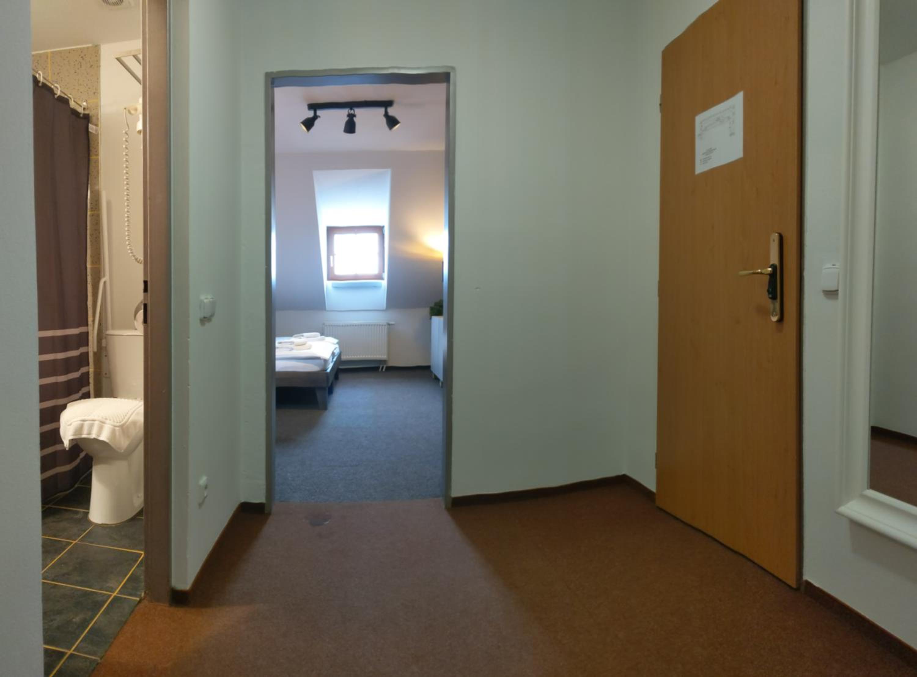 Quadruple Room - Disability Access photo 3
