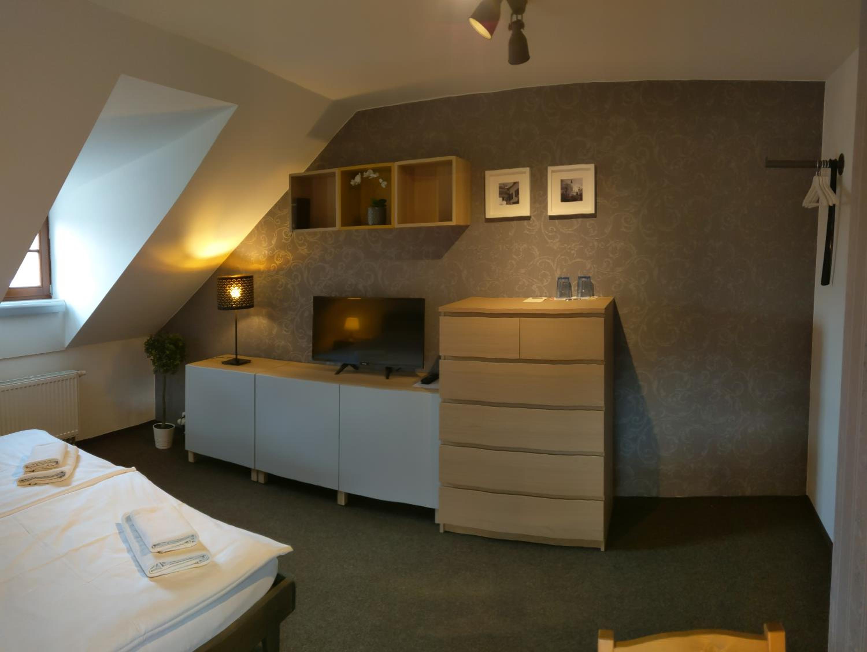 Quadruple Room - Disability Access photo 2