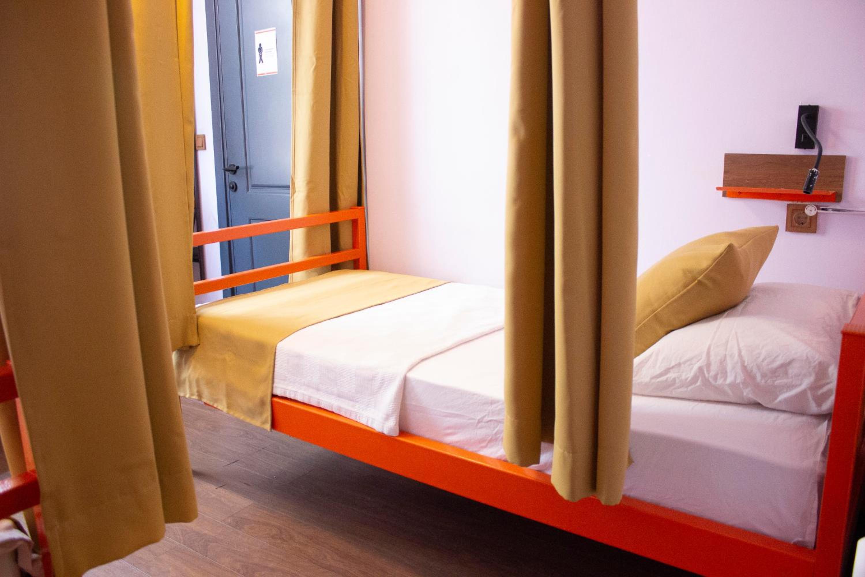 Twin Room with Private Bathroom photo 1