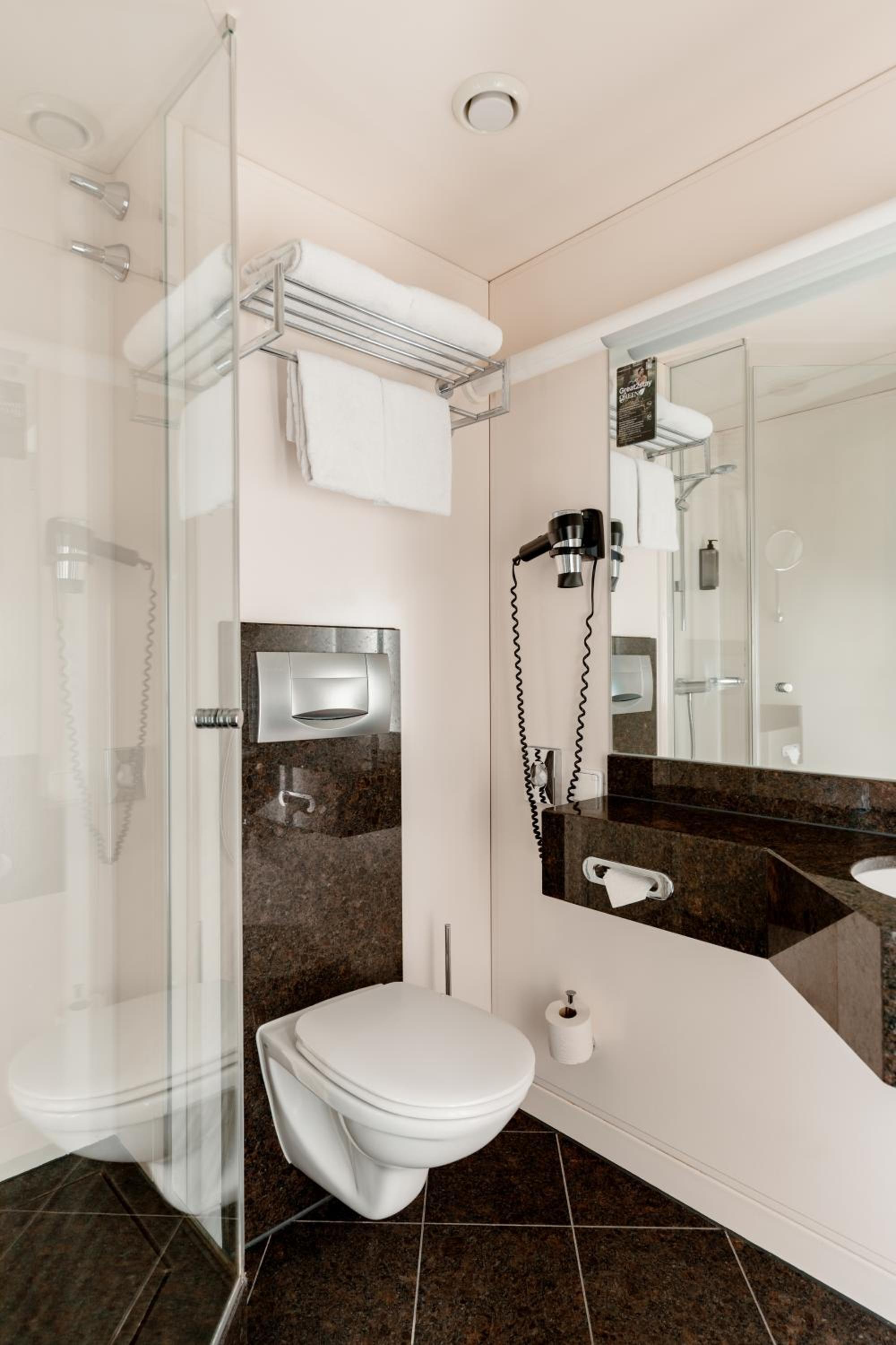 Twin Room with Shower photo 2