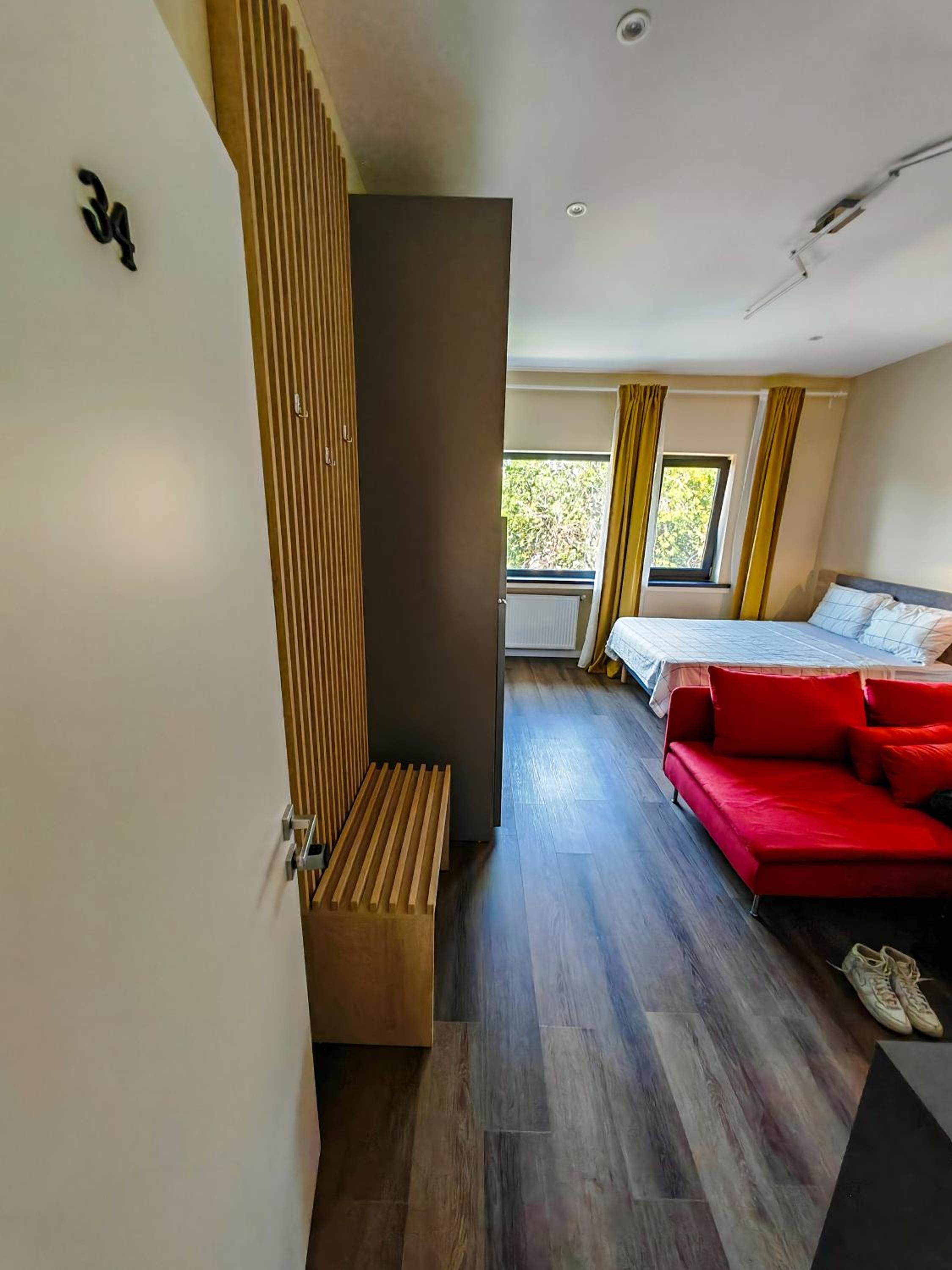 Deluxe Studio