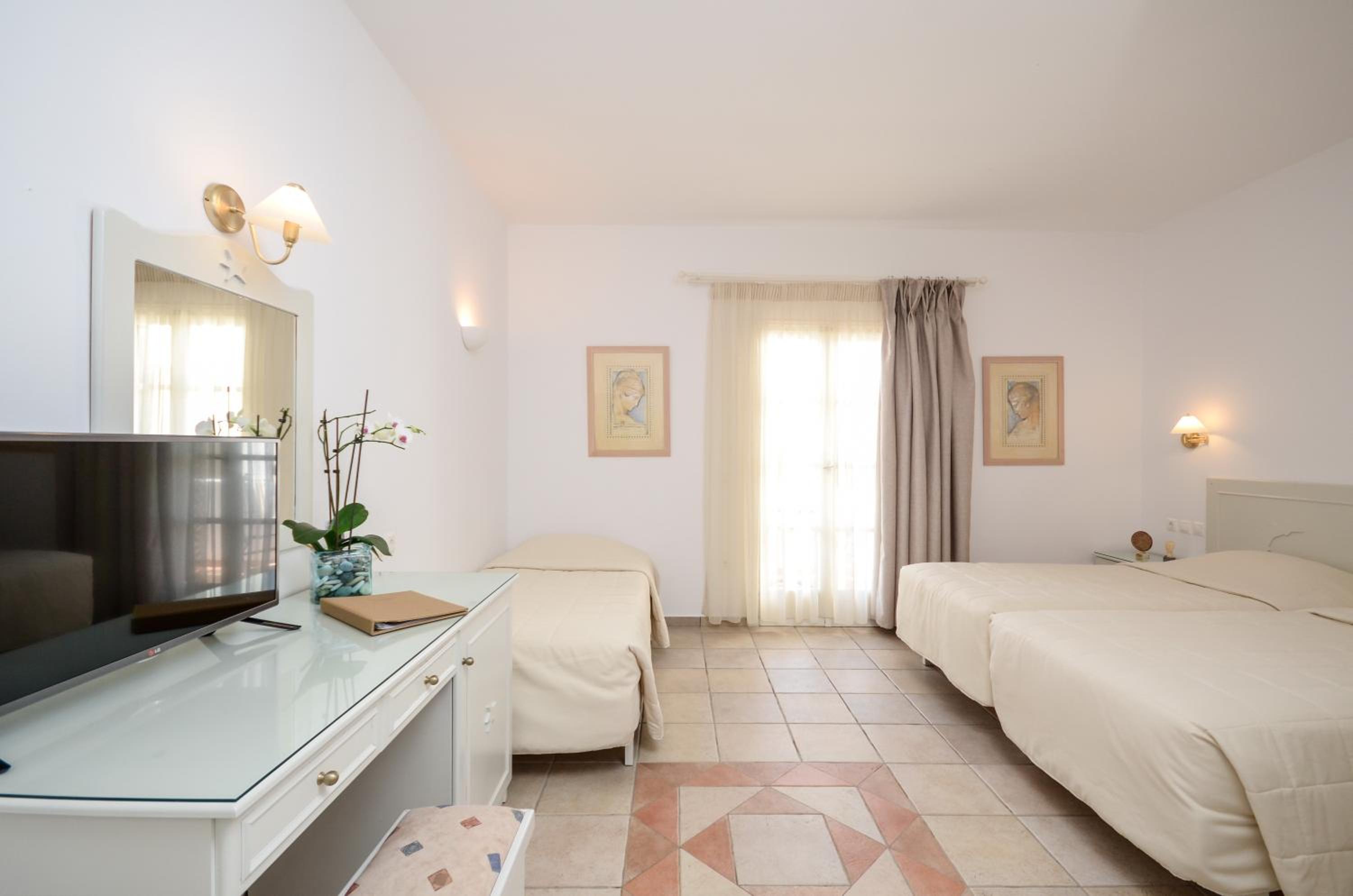 Standard Triple Room - Photo 7