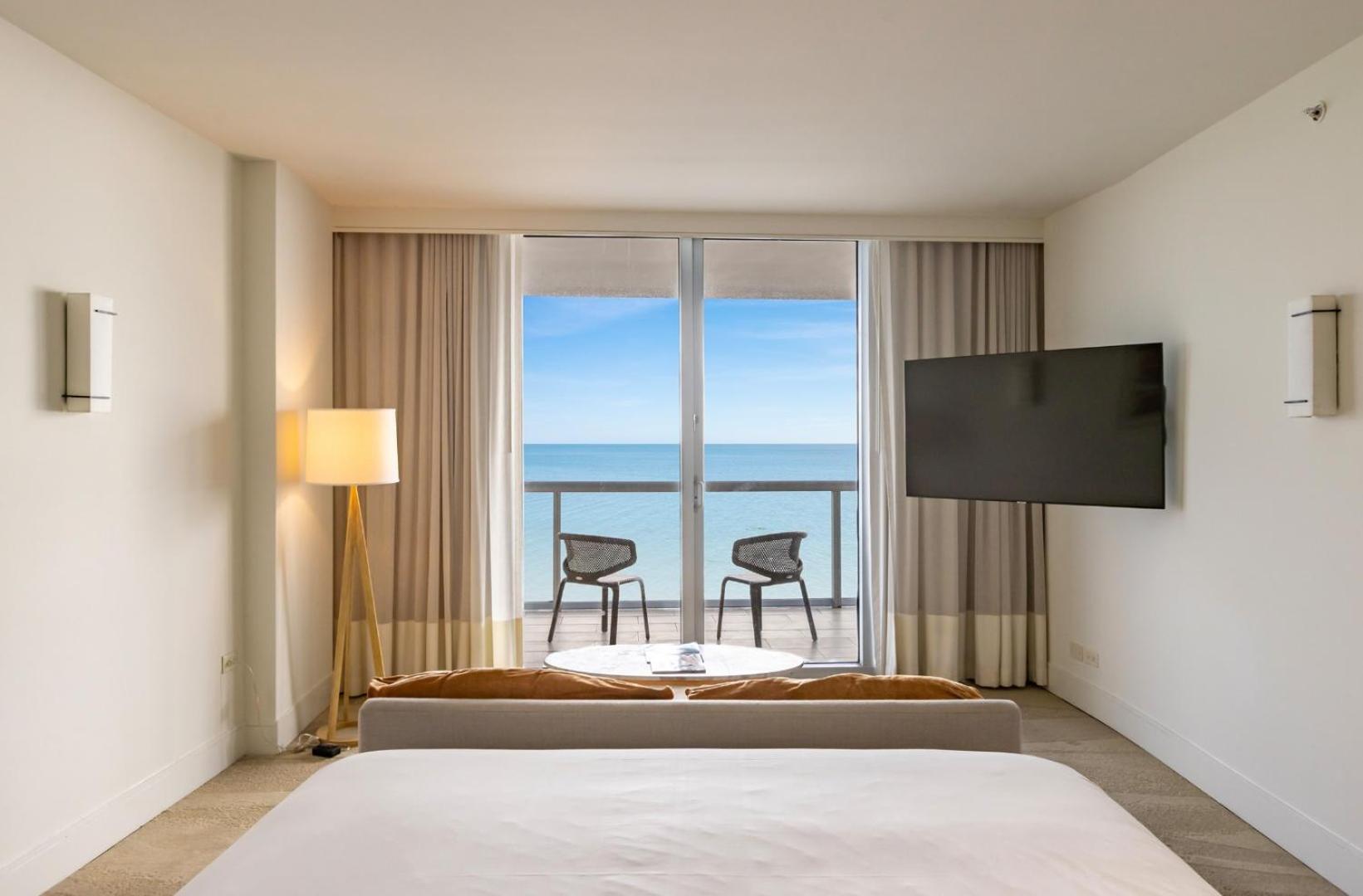 Ocean View Junior Suite King with Balcony Accessible - Photo 1