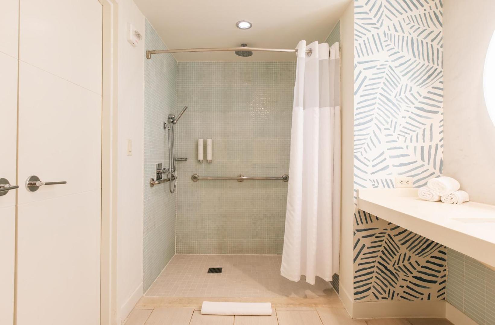 Ocean View Junior Suite King with Balcony Accessible - Photo 2