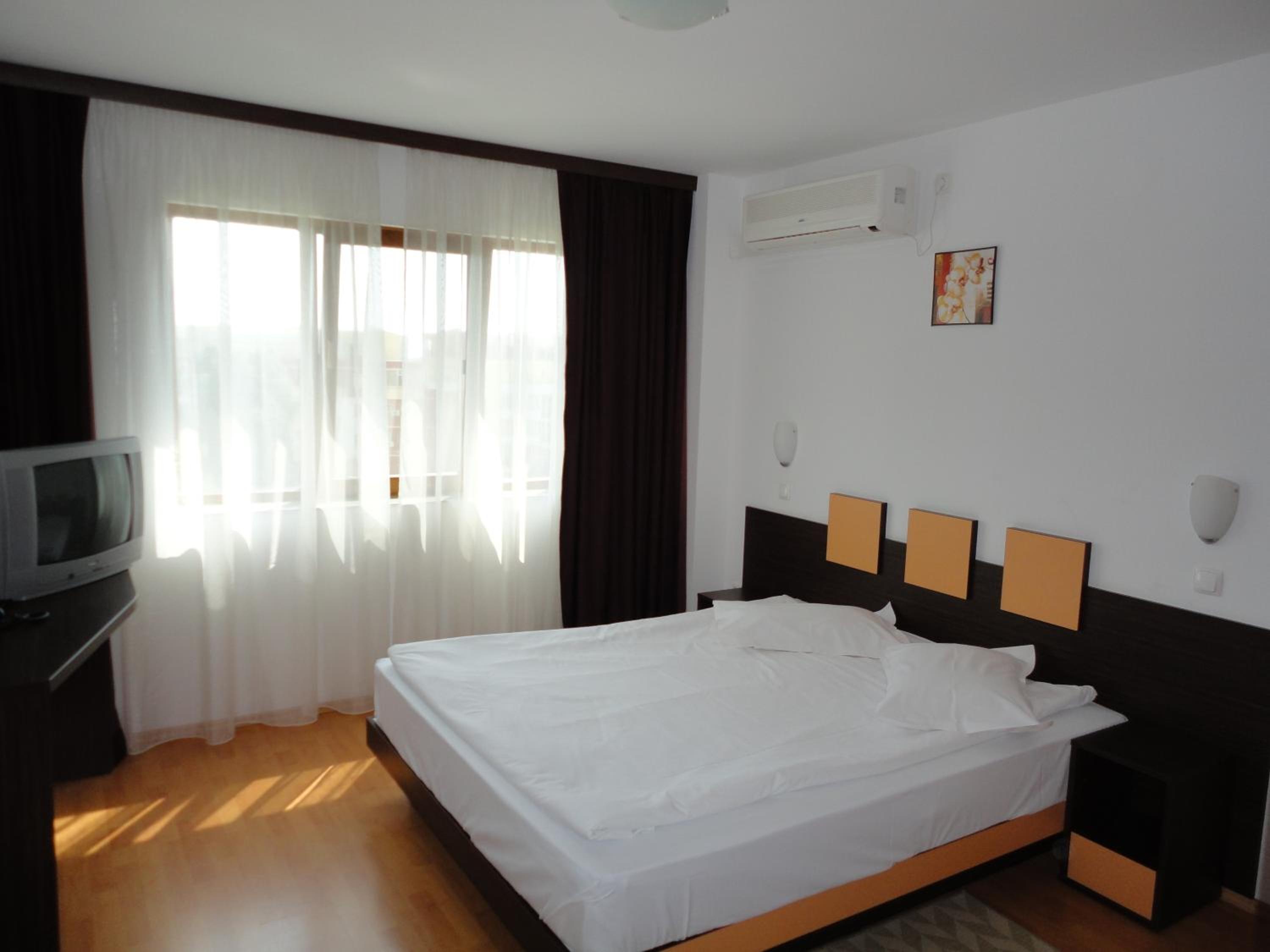 Apartment (3 Adults) photo 2