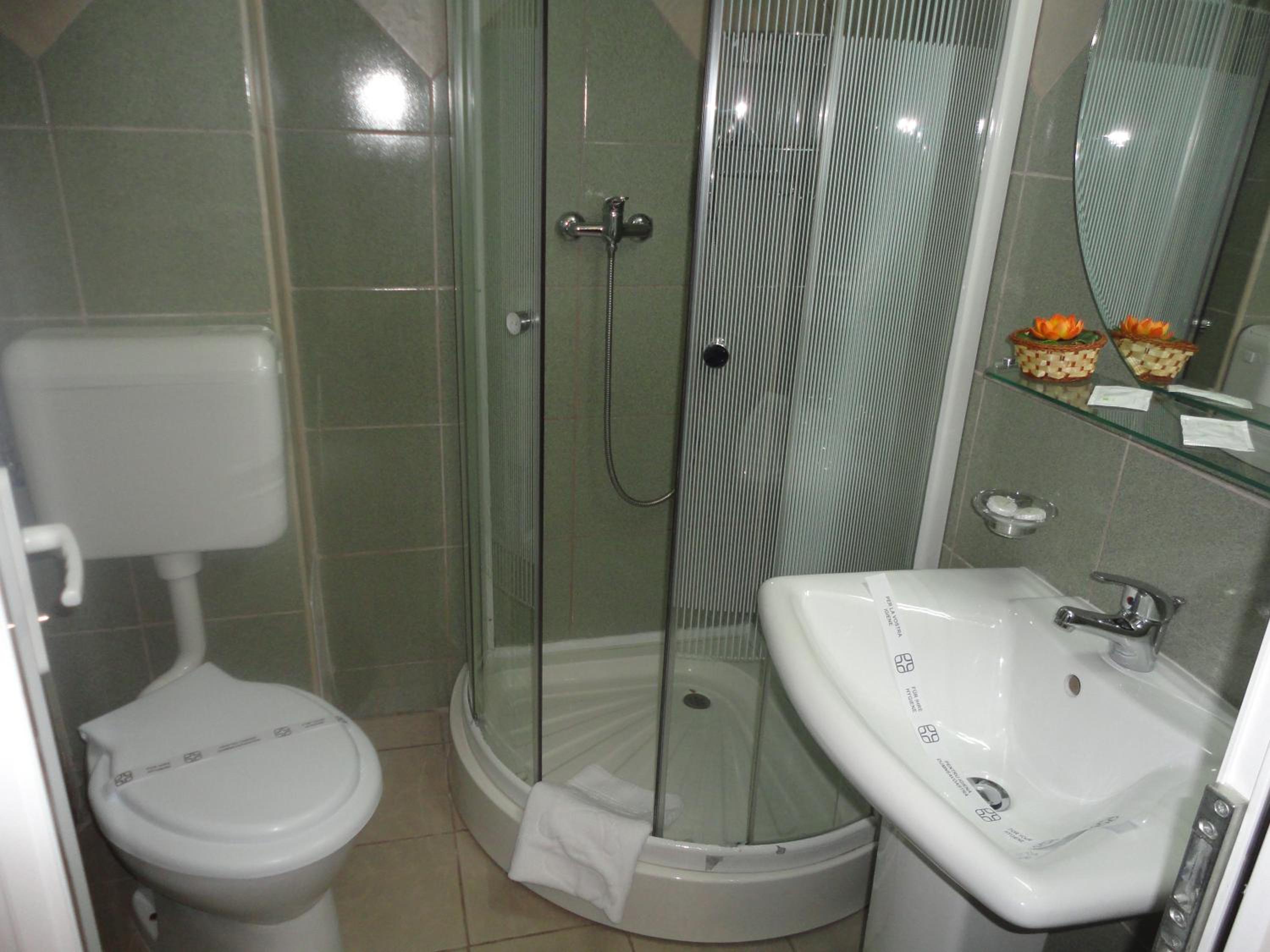 Standard Queen Room - Photo 4