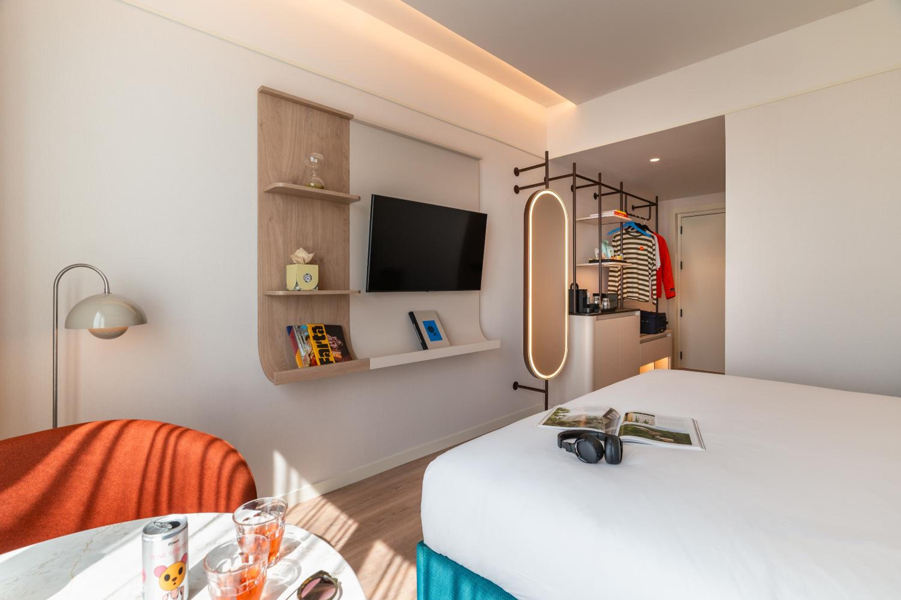 Deluxe Double Room with One Double Bed and 2 Adults Occupancy (Non Smoking)