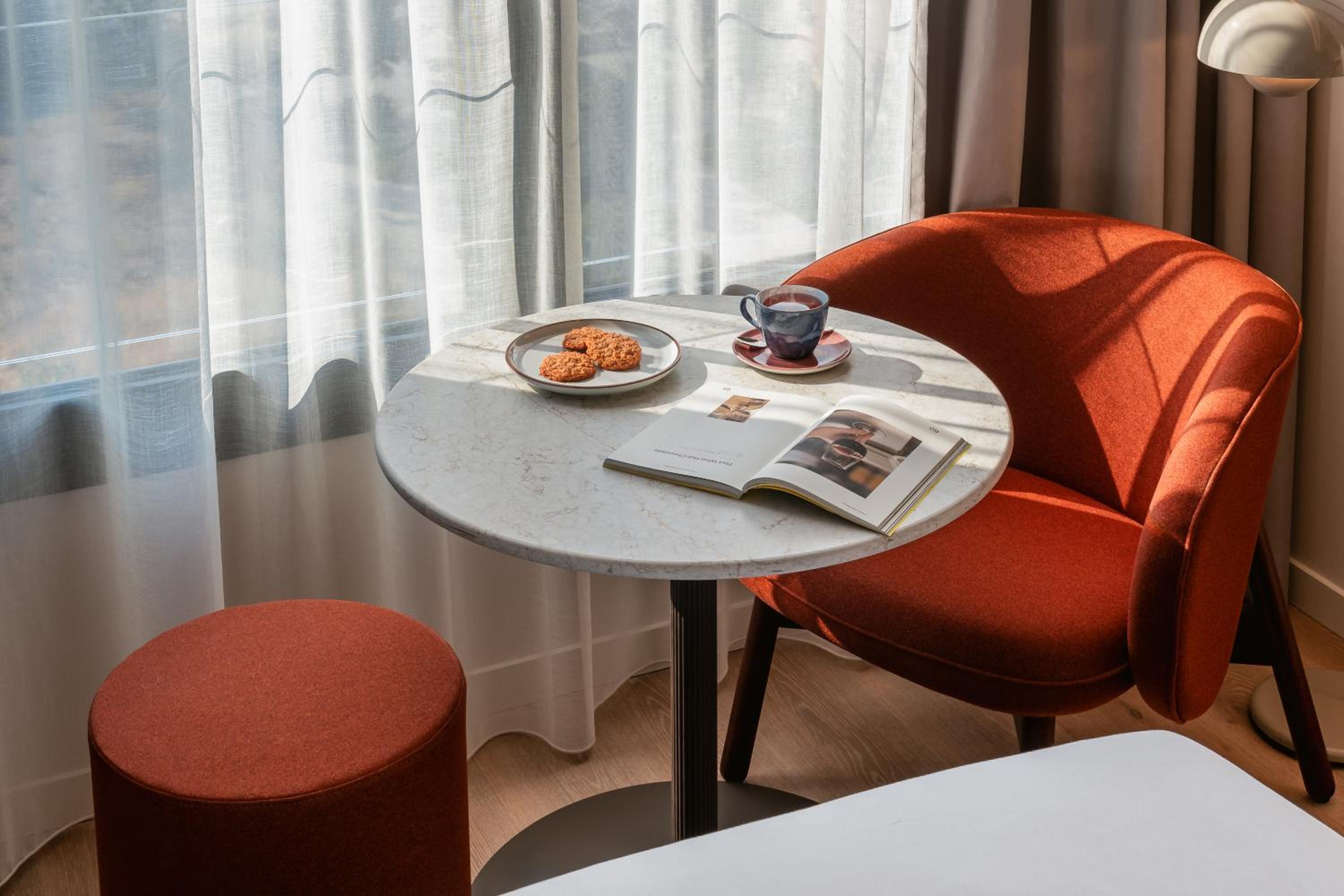 Deluxe Double Room with One Double Bed and 2 Adults Occupancy (Non Smoking)