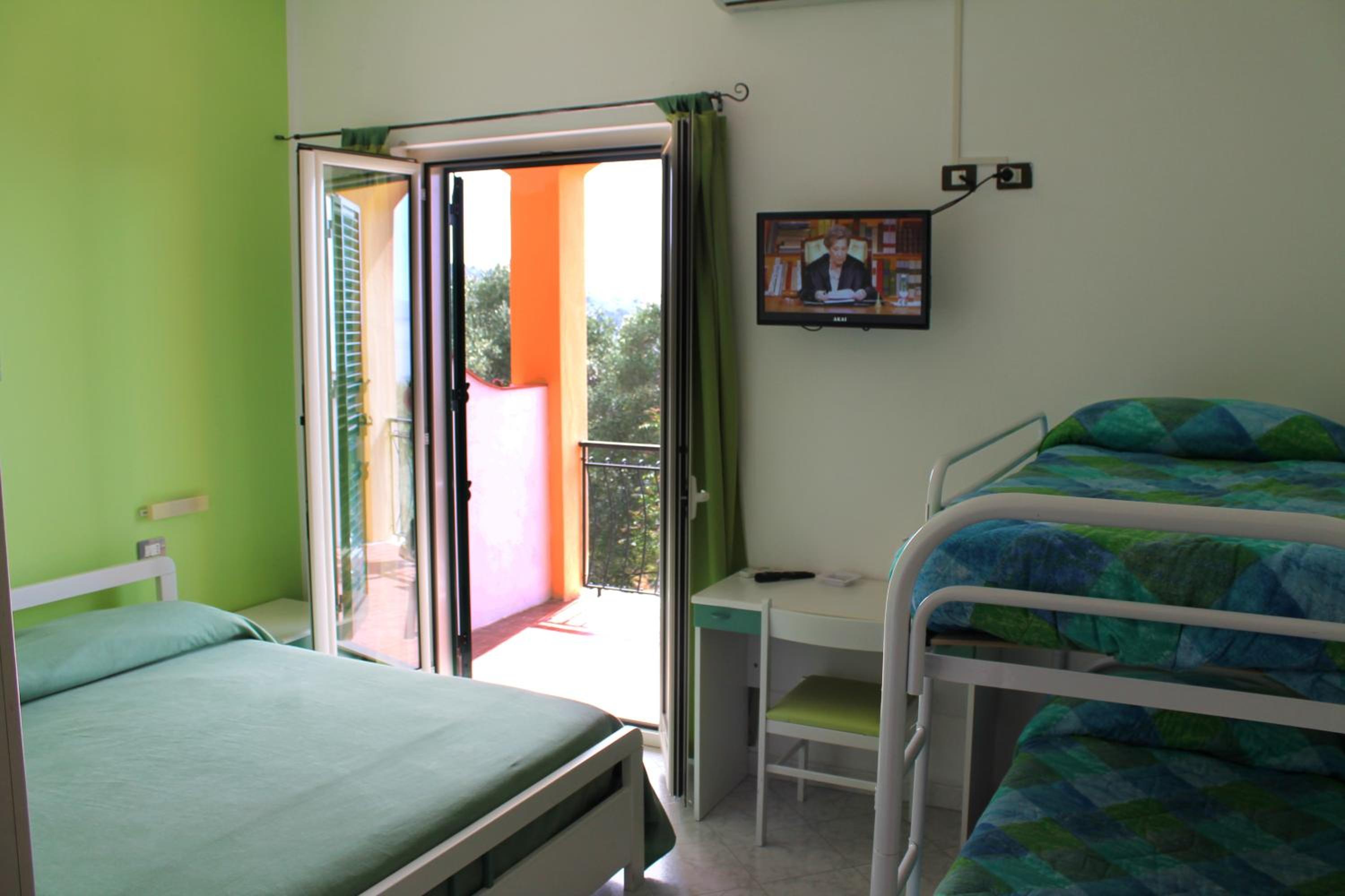 Quadruple Room with Balcony photo 3