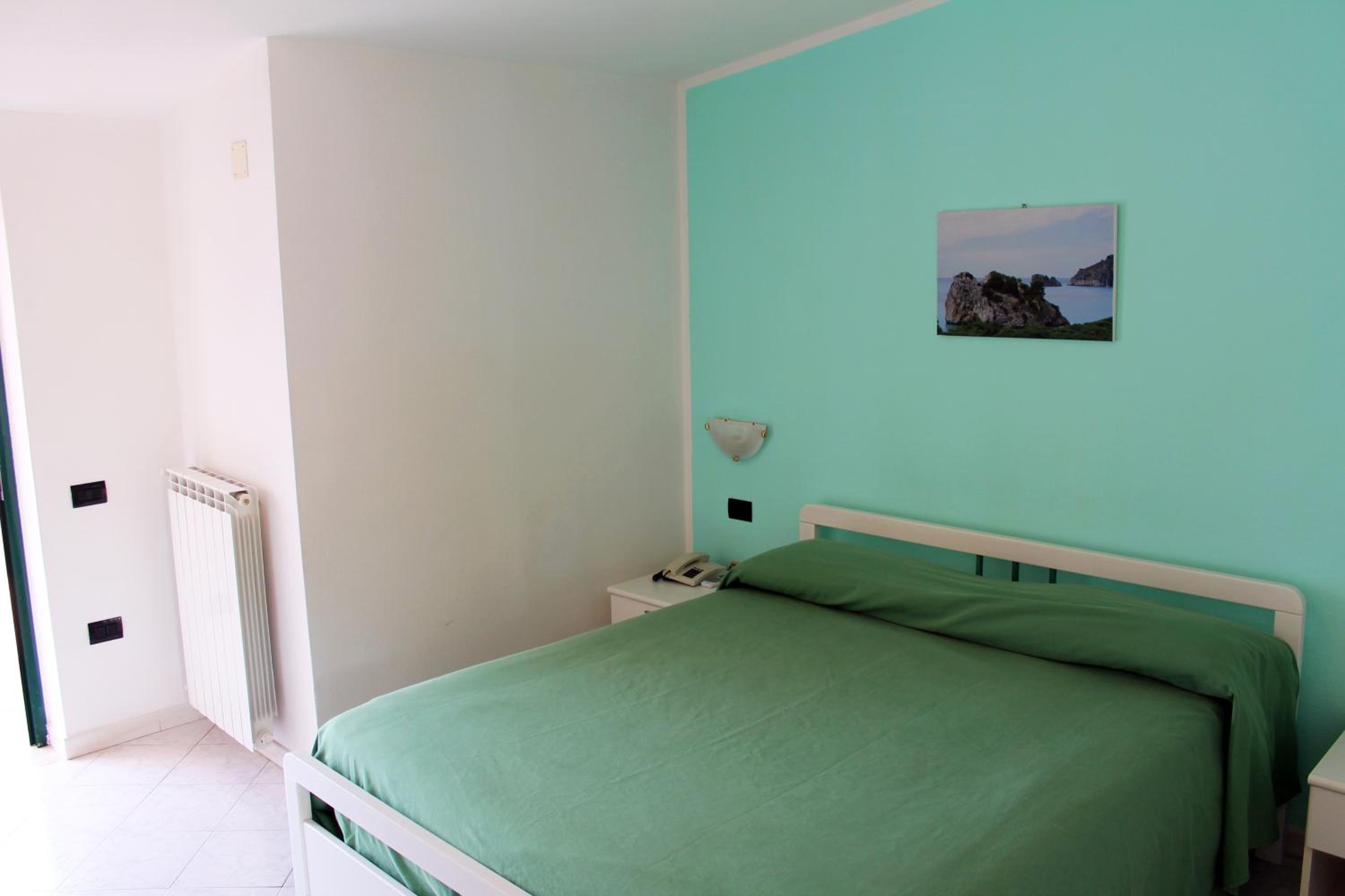 Quadruple Room with Balcony (2 Adults + 2 Children) photo 3