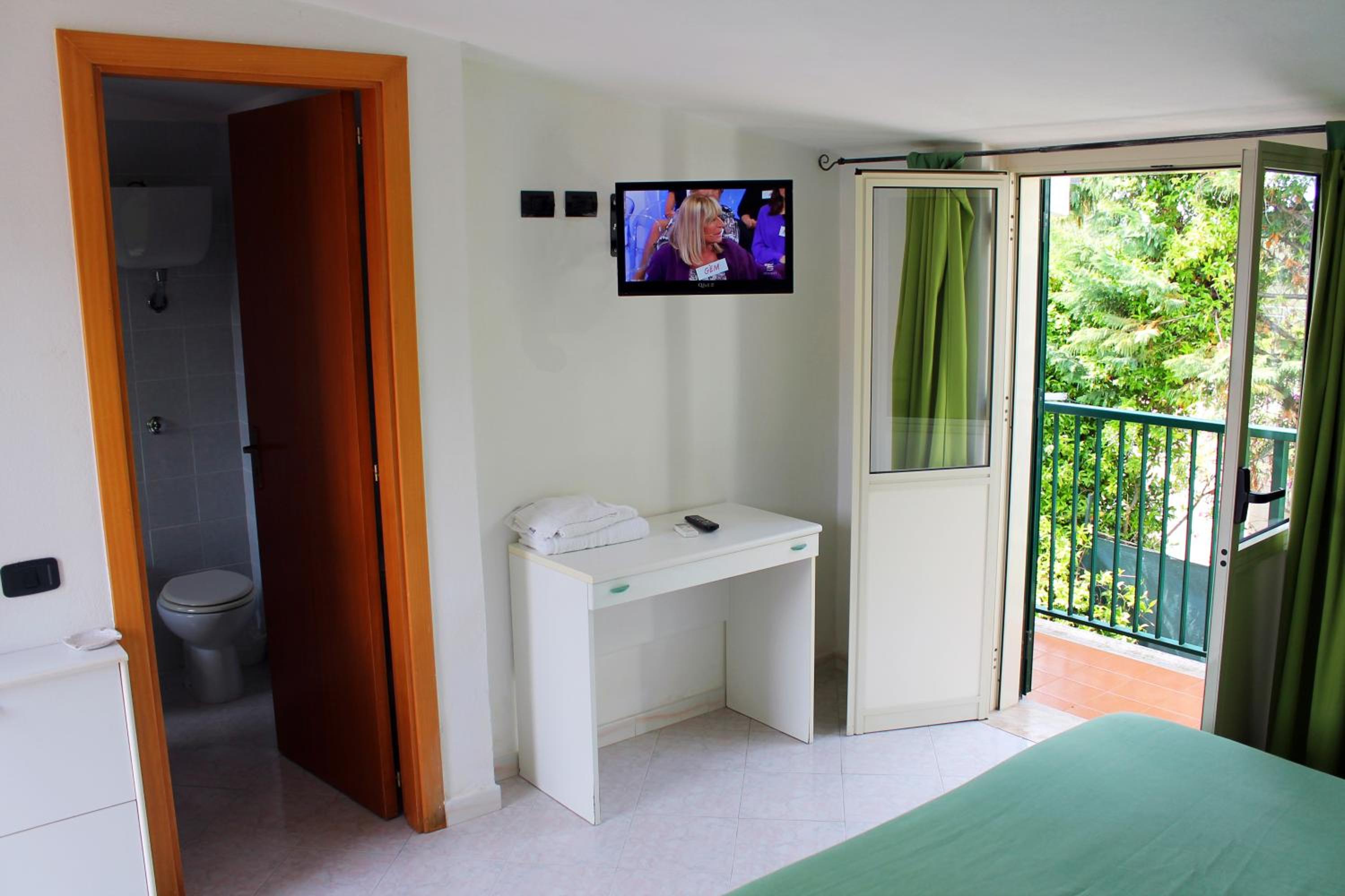 Double Room with Balcony photo 2
