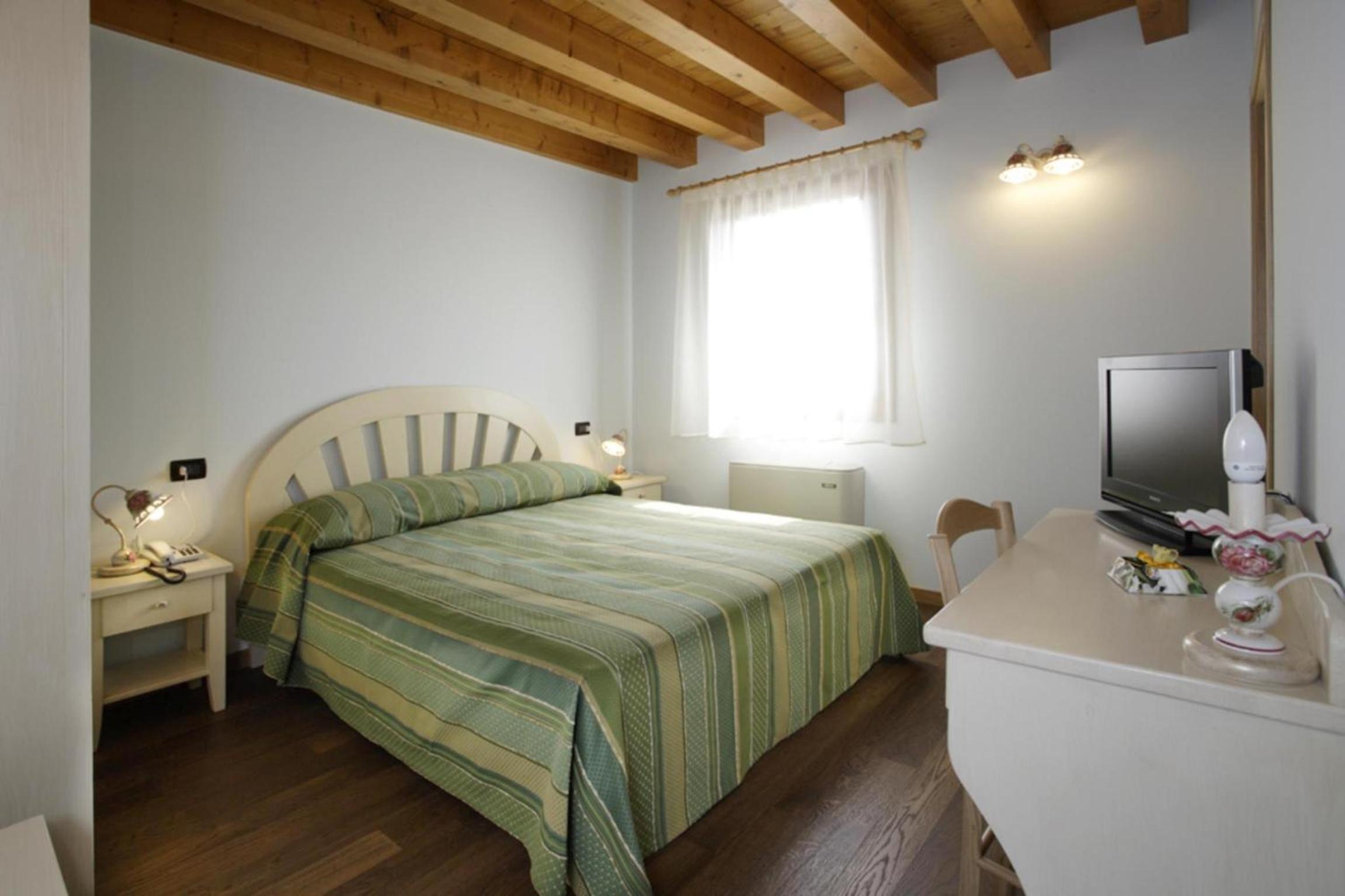 Standard Double Room - Photo 4