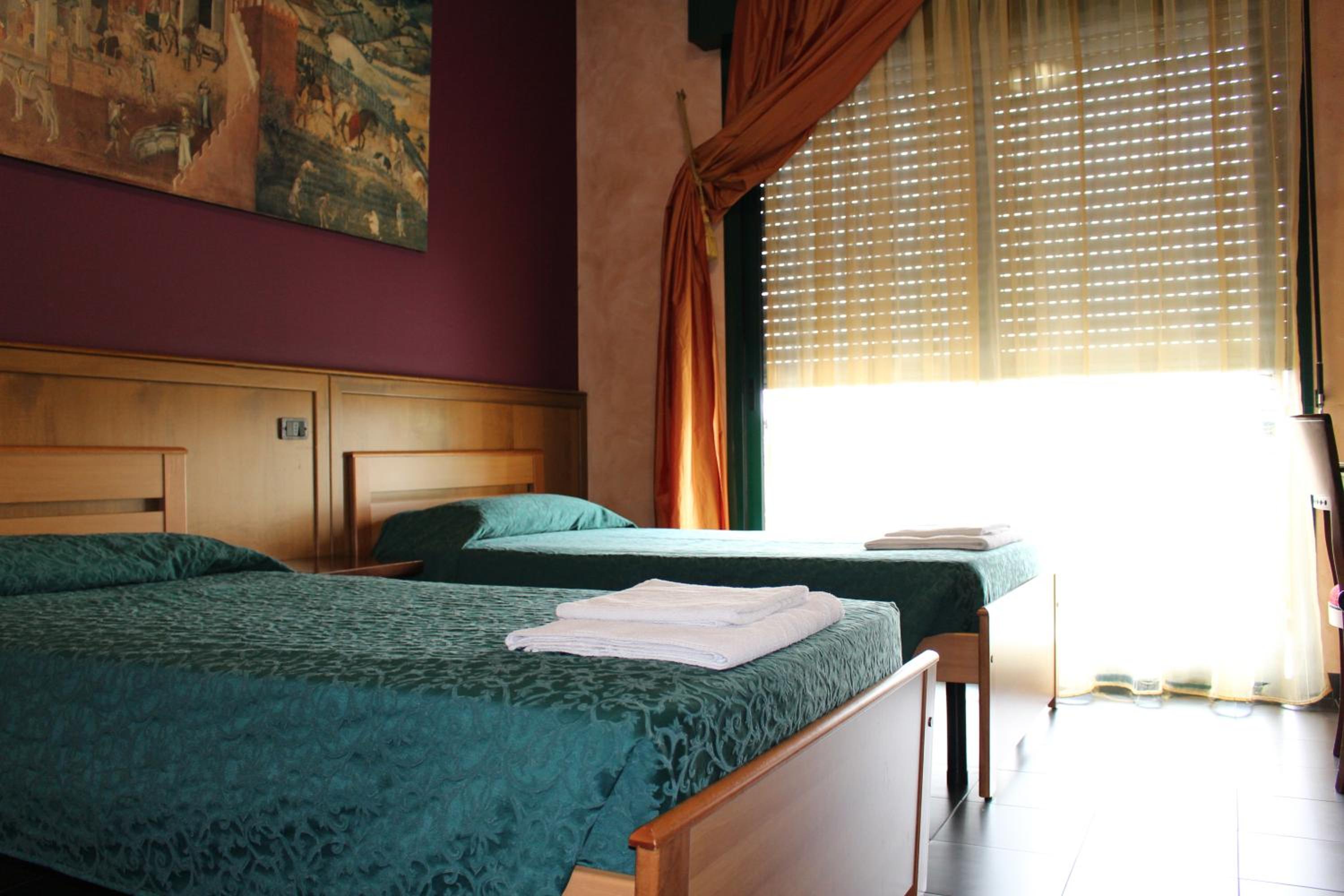 Twin Room - Photo 2