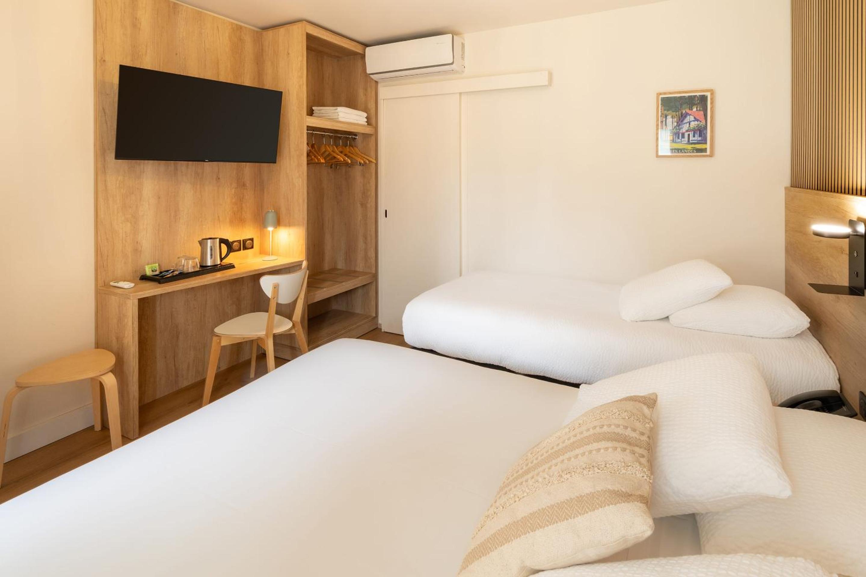 Standard Room with One Double Bed and One Single Bed - Non-Smoking photo 1