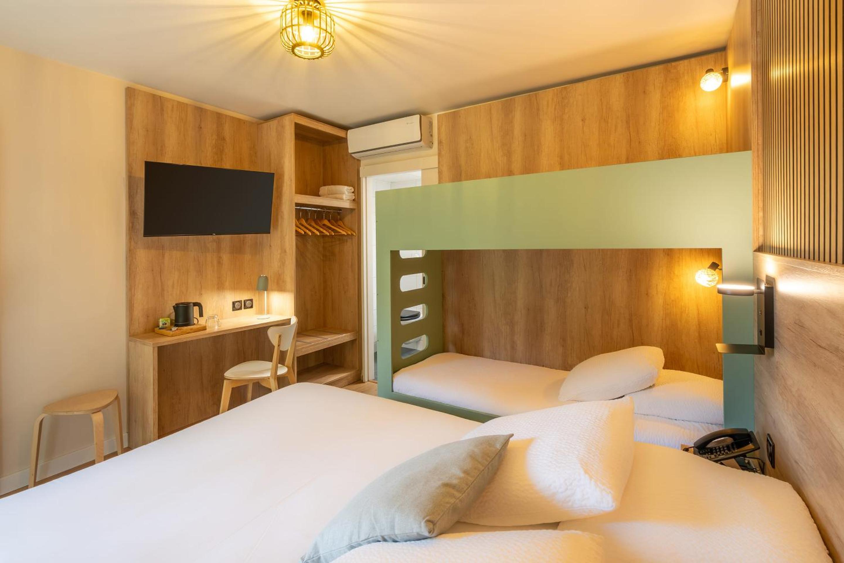 Family Room with One Double Bed and One Bunk Bed - Non-Smoking photo 3