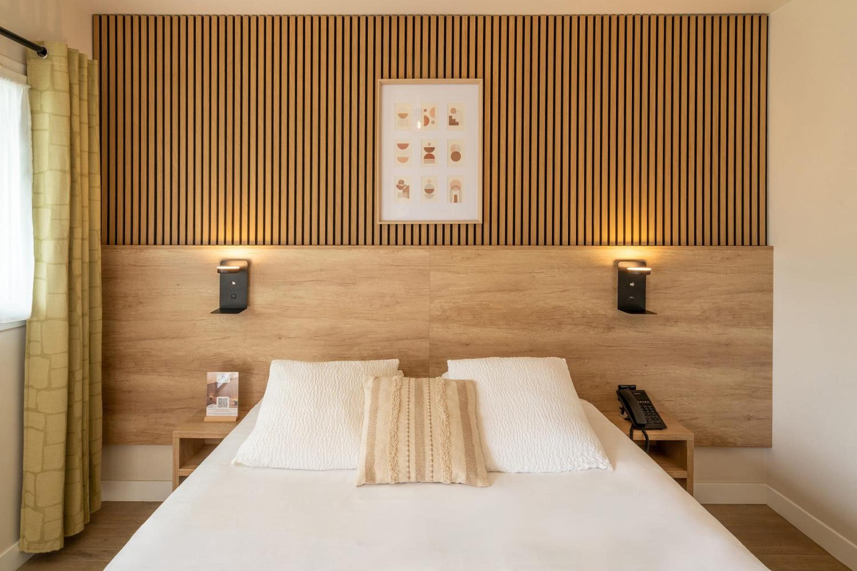 Queen Room - Non-Smoking photo 1