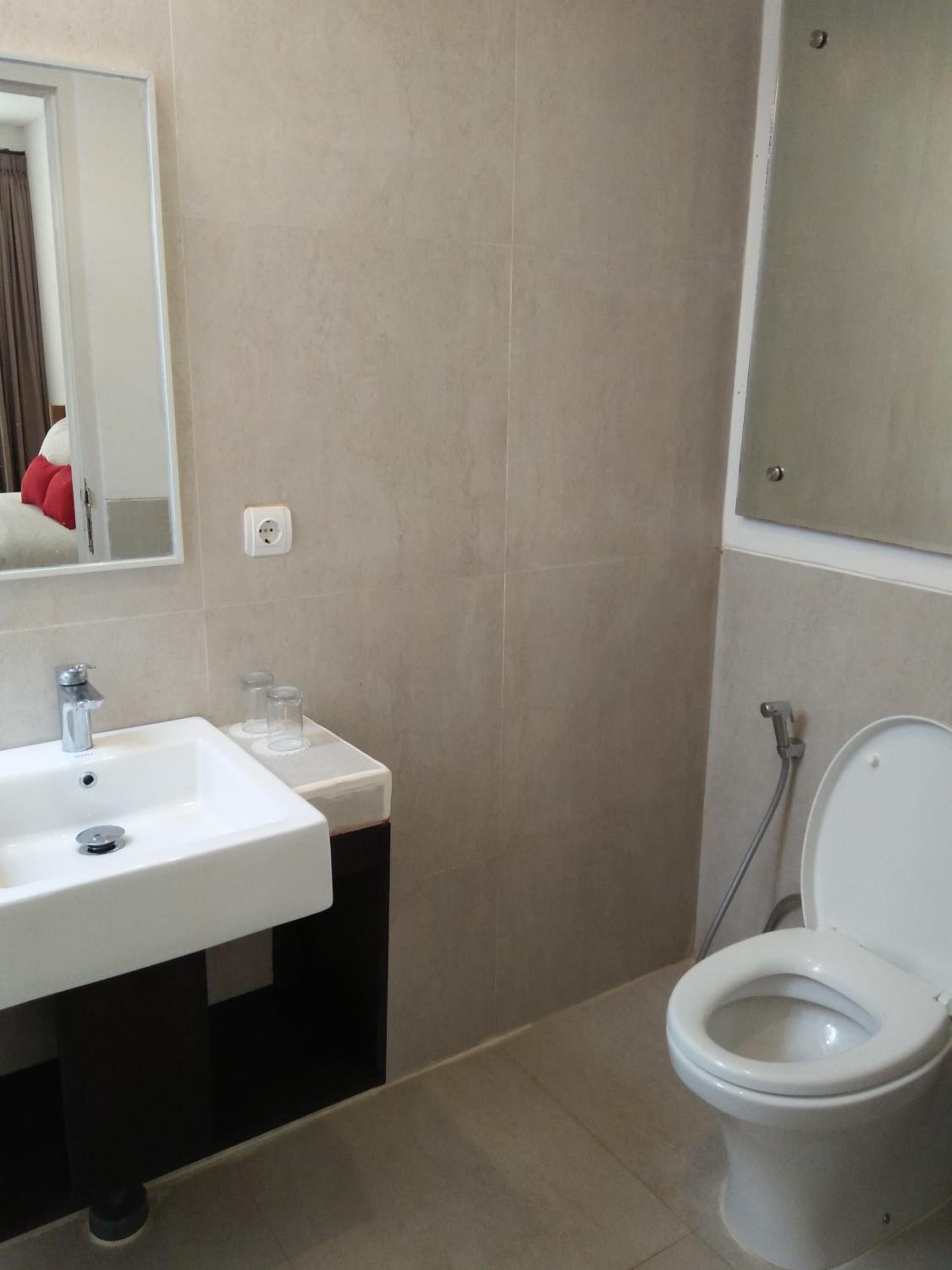 Twin Room with Pool View photo 2
