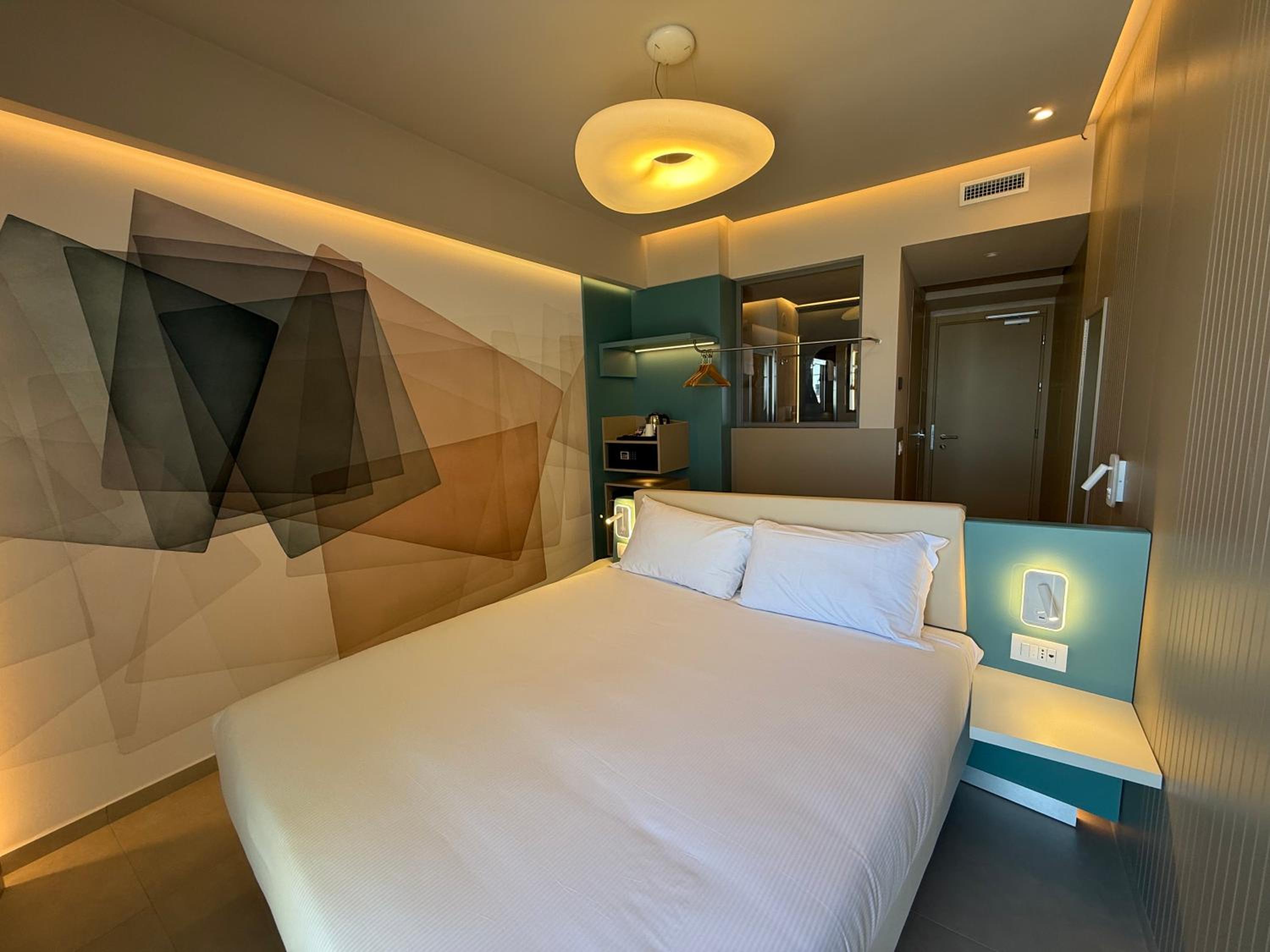 Panoramic Room with Harbor View and Balcony