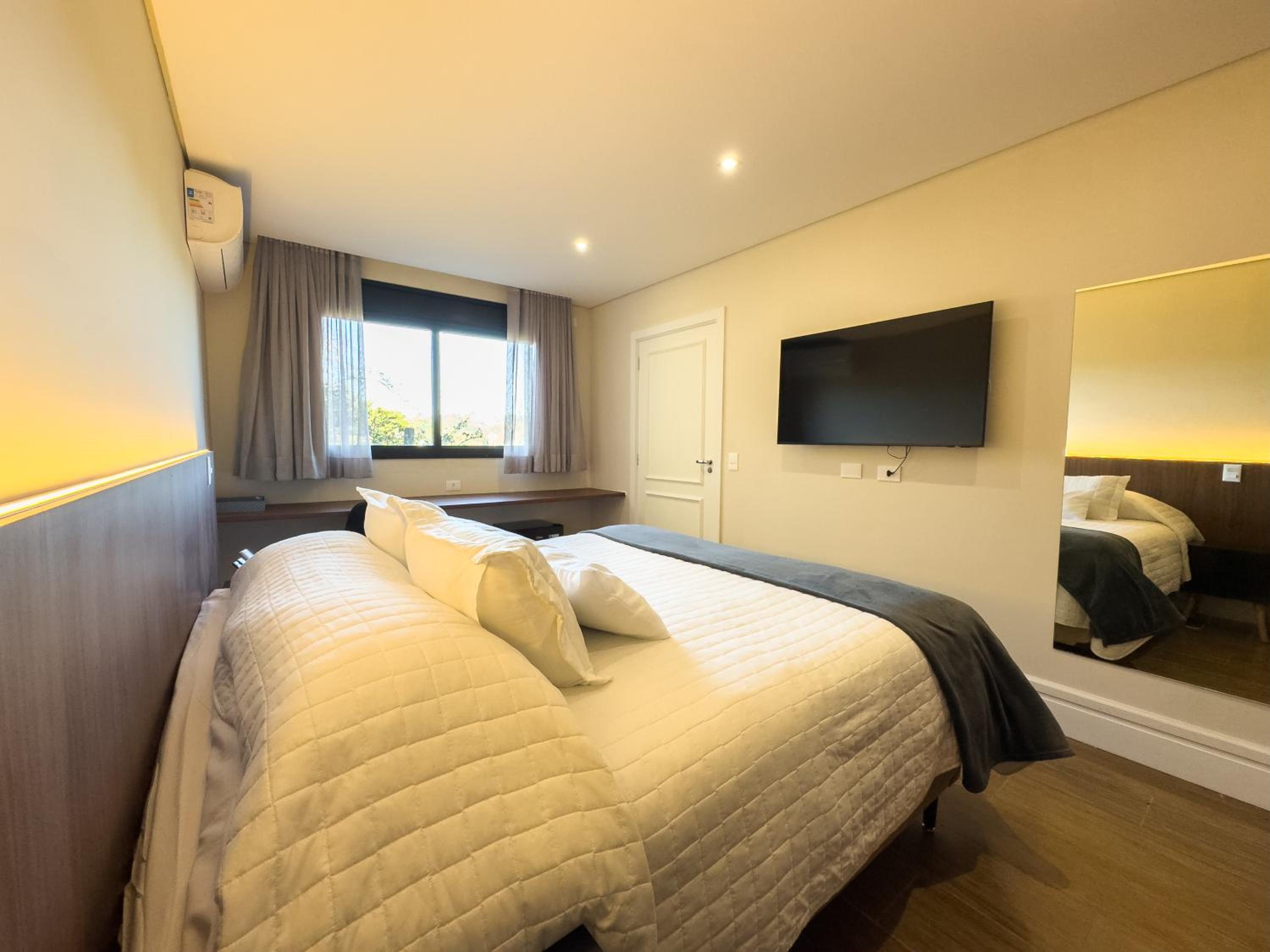 Standard King Room photo 1