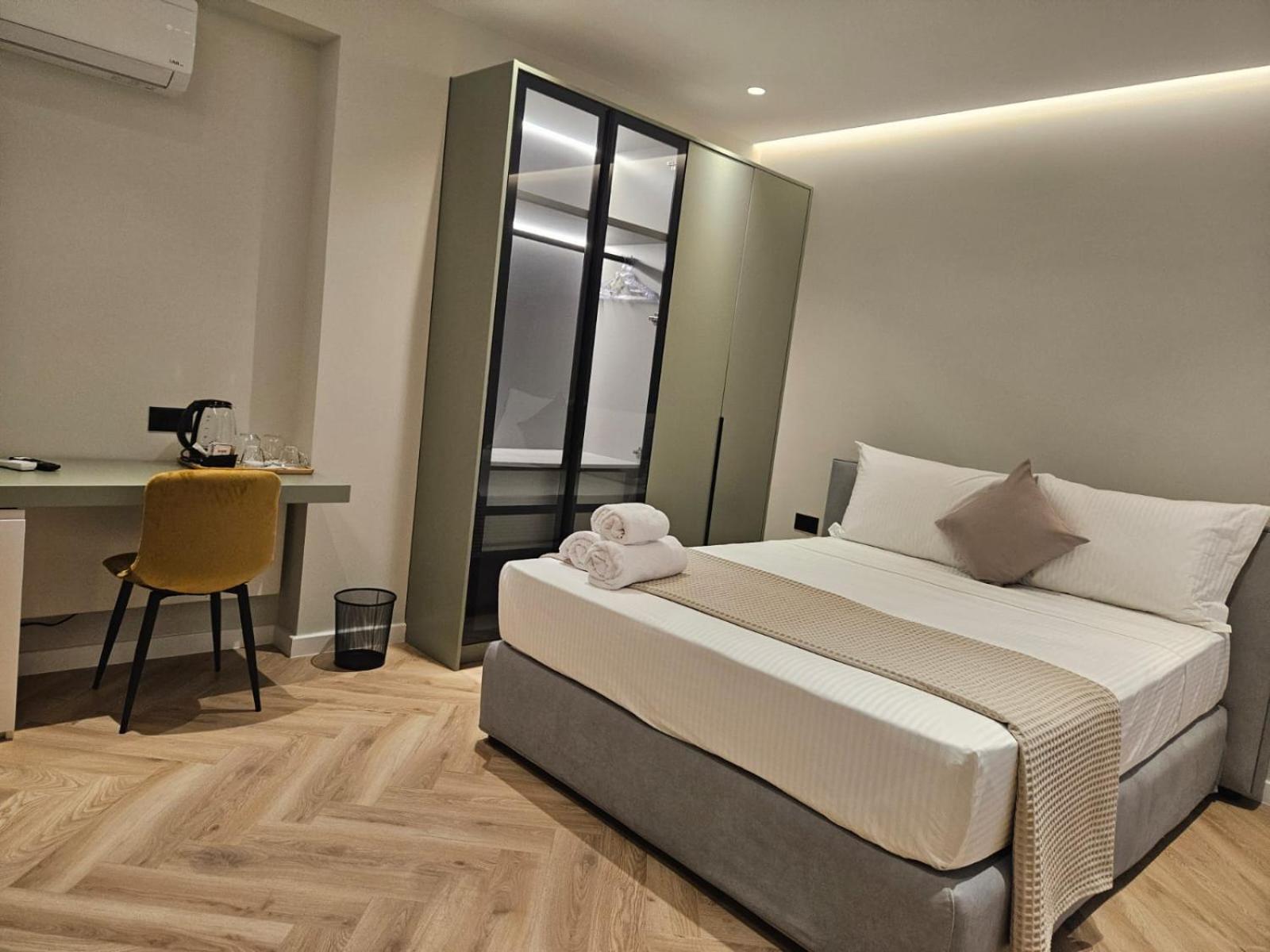Deluxe Double Room with Extra Bed photo 3