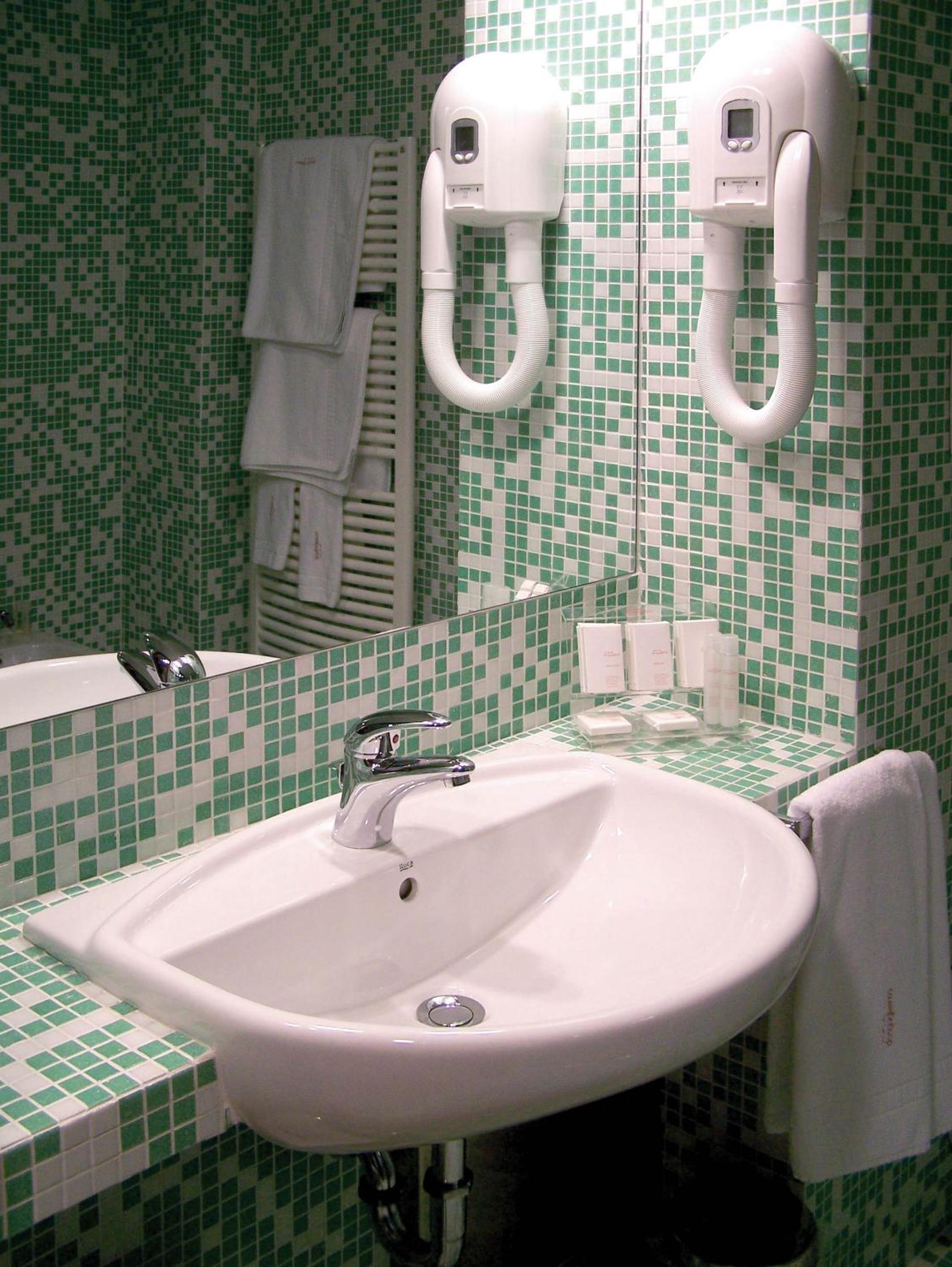 Double or Twin Room - Photo 21