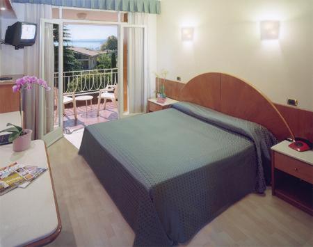 Classic Double or Twin Room with Balcony - Photo 1
