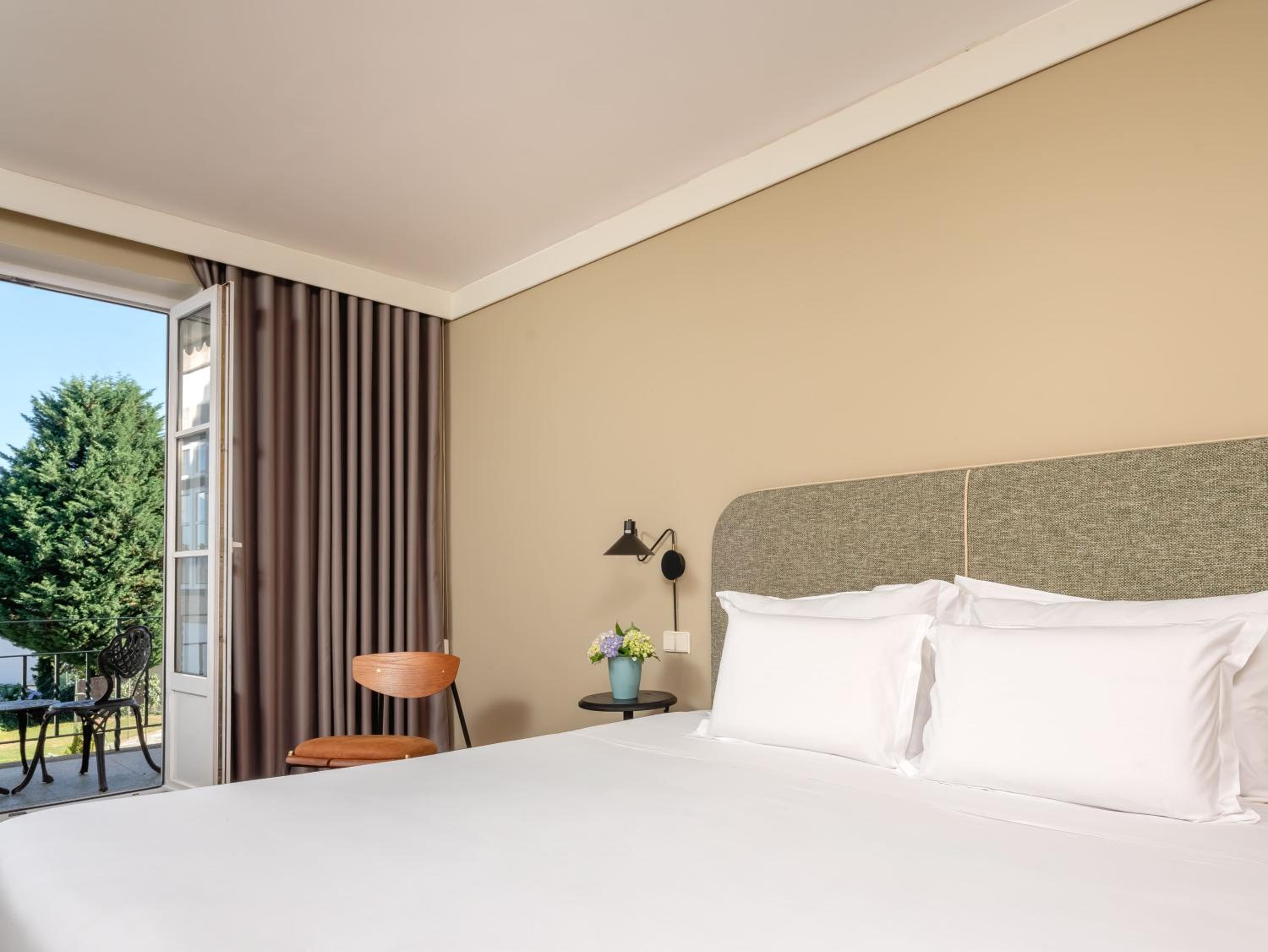 Deluxe Double or Twin Room with Balcony - Photo 6