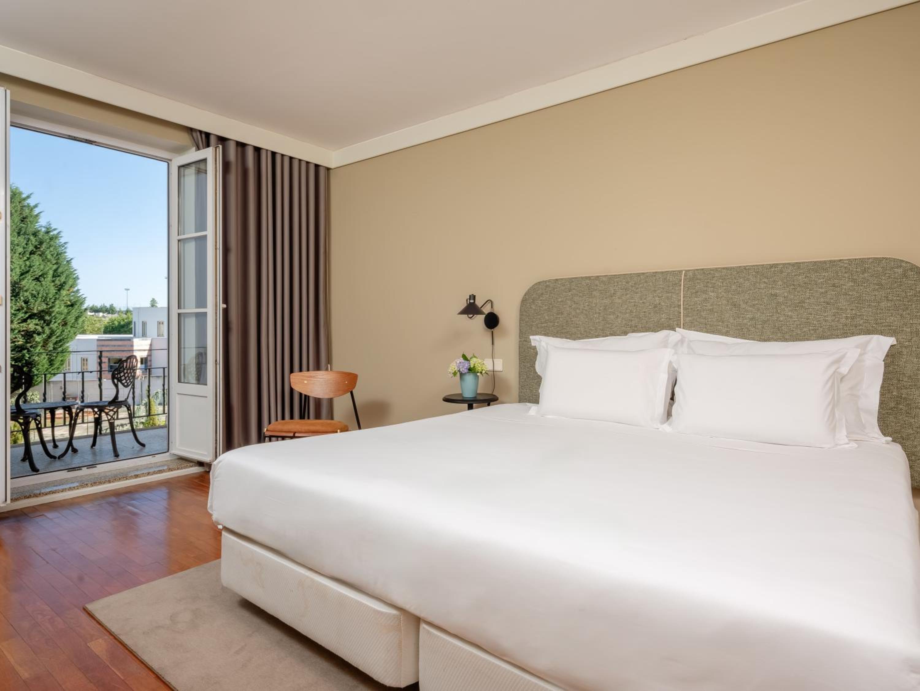 Deluxe Double or Twin Room with Balcony - Photo 3
