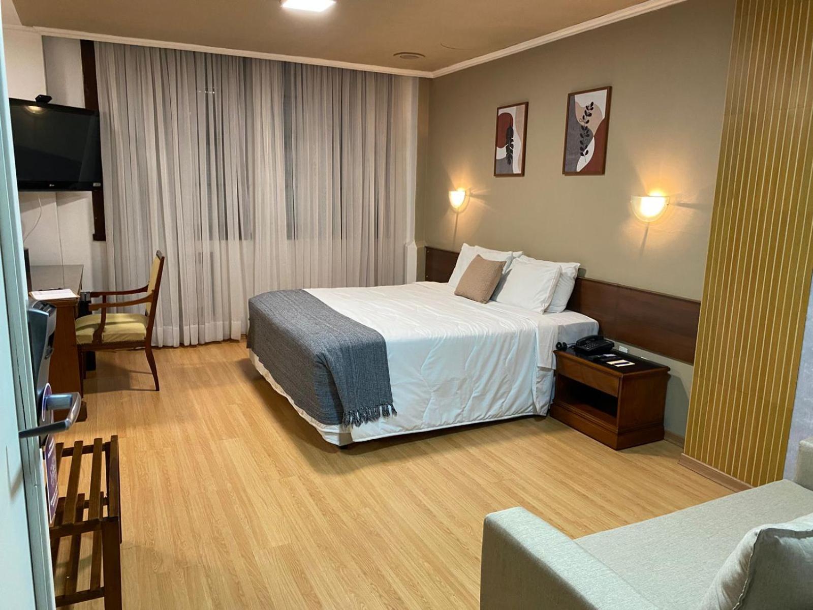 Deluxe Suite with Spa Bath photo 1