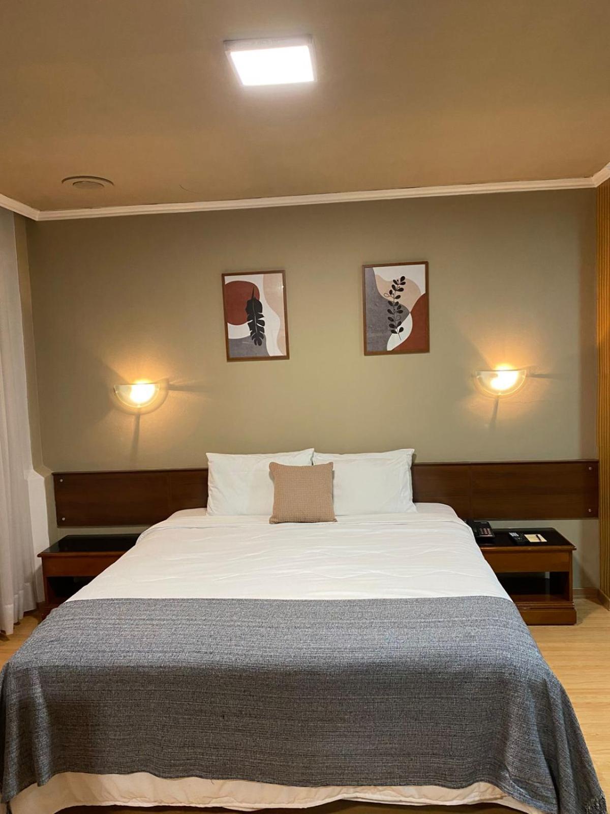 Deluxe Suite with Spa Bath photo 2
