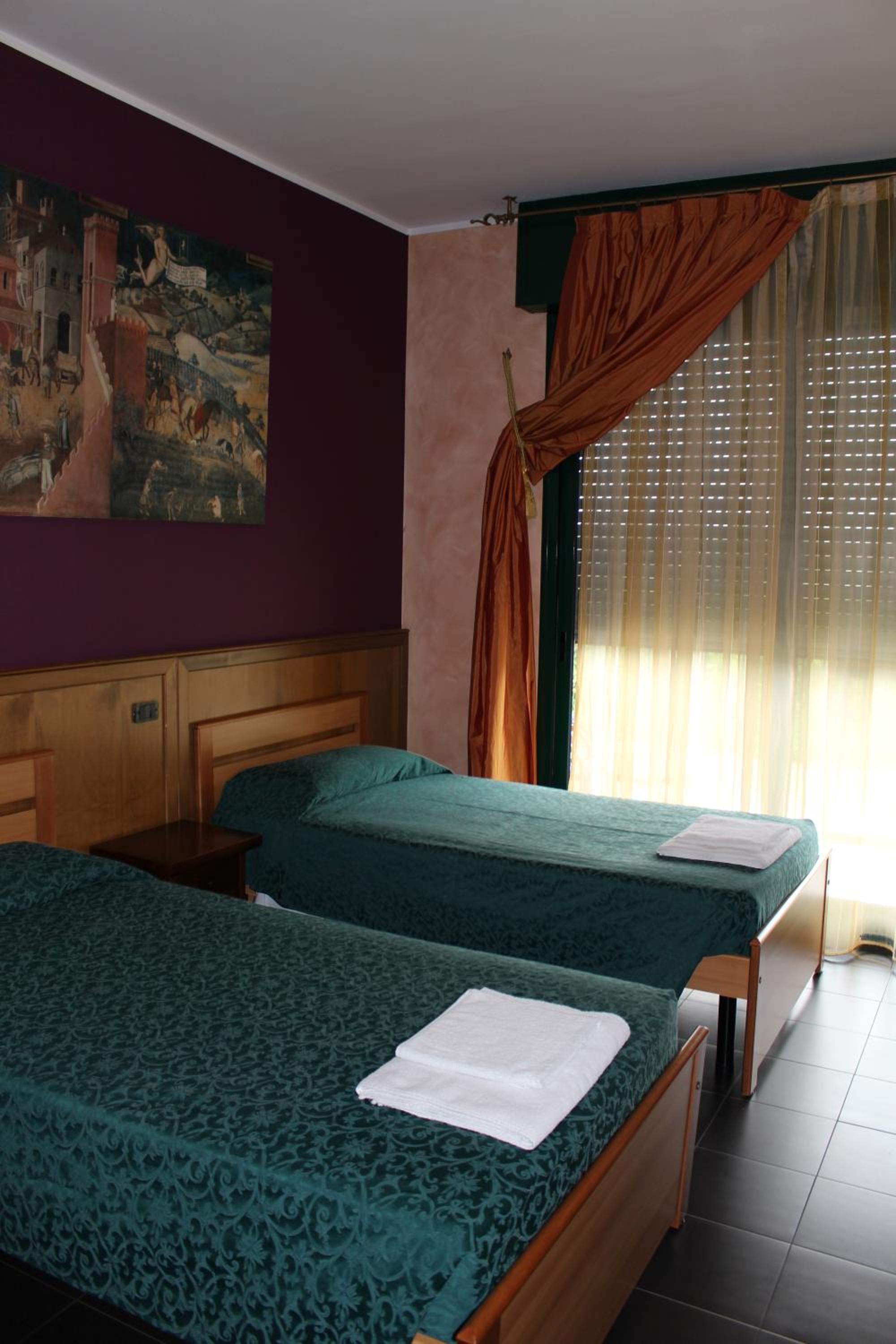 Twin Room - Photo 1