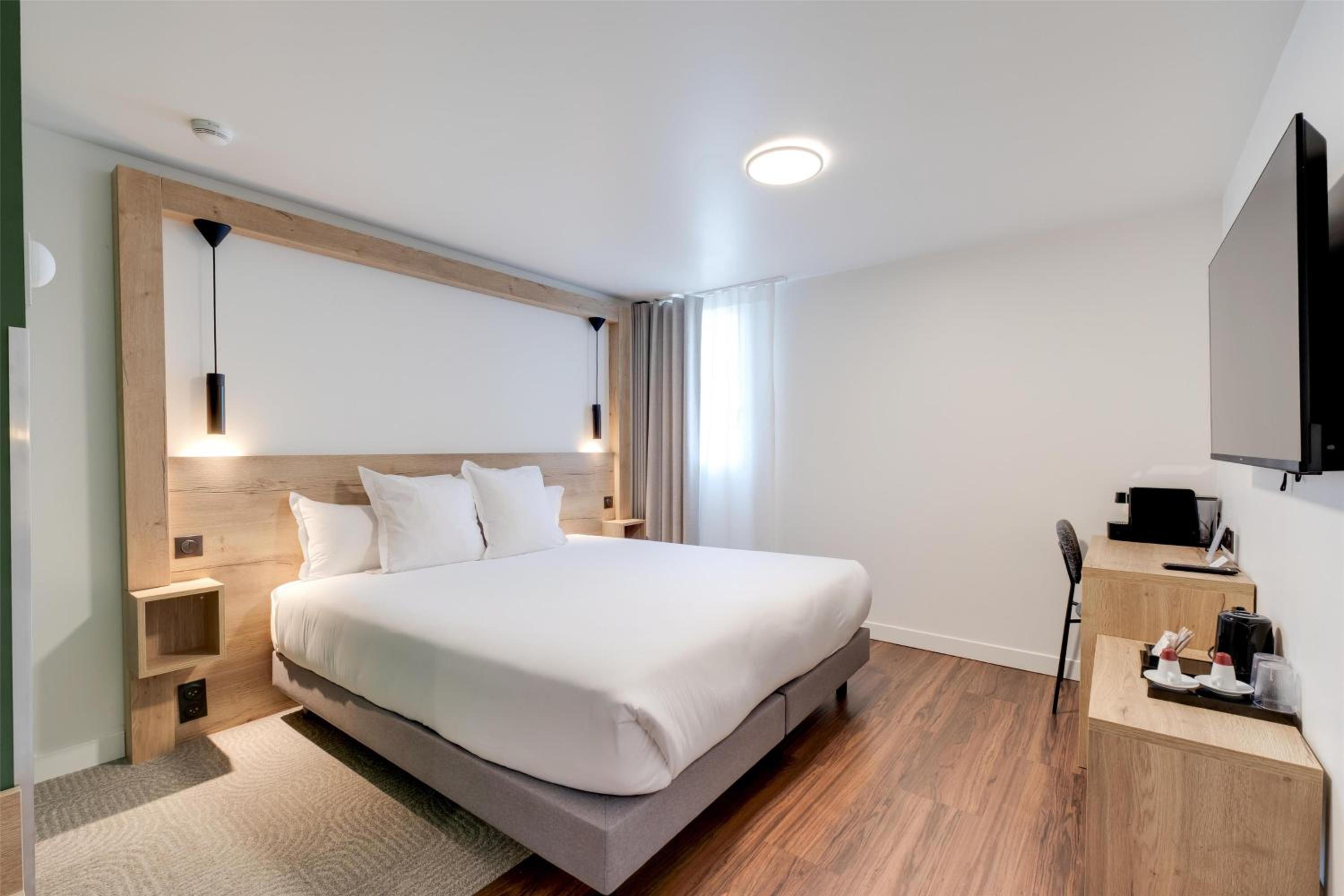 Superior King Room - Non-Smoking - Photo 1