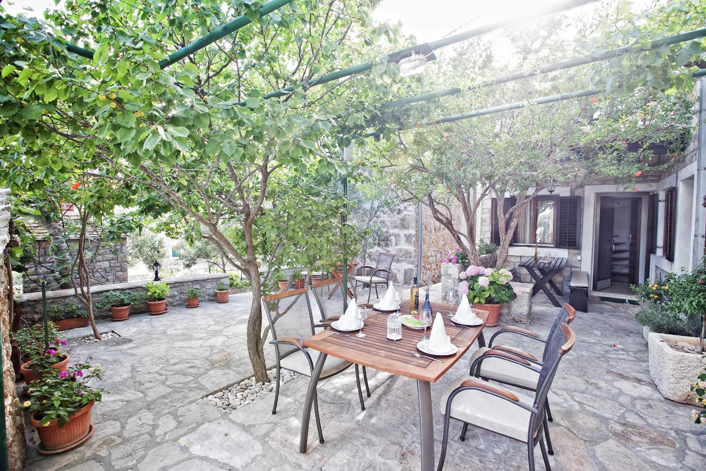 One-Bedroom Apartment with Terrace photo 3