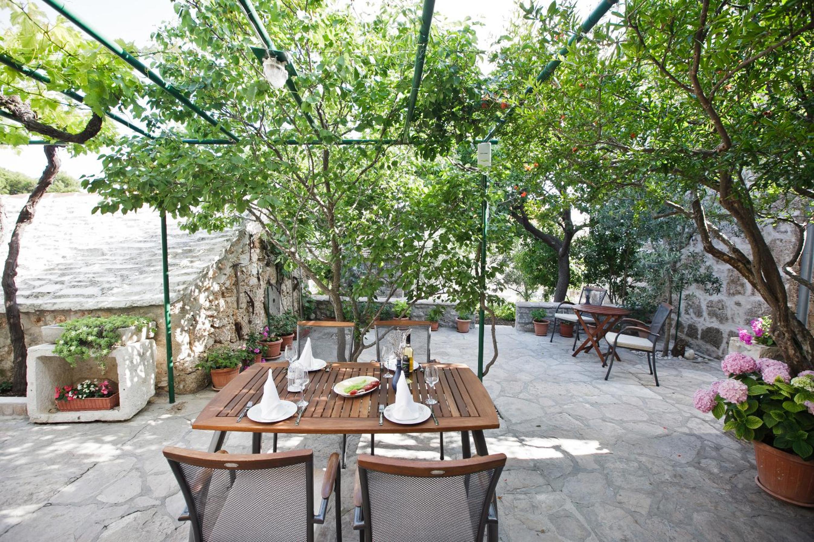One-Bedroom Apartment with Terrace photo 2