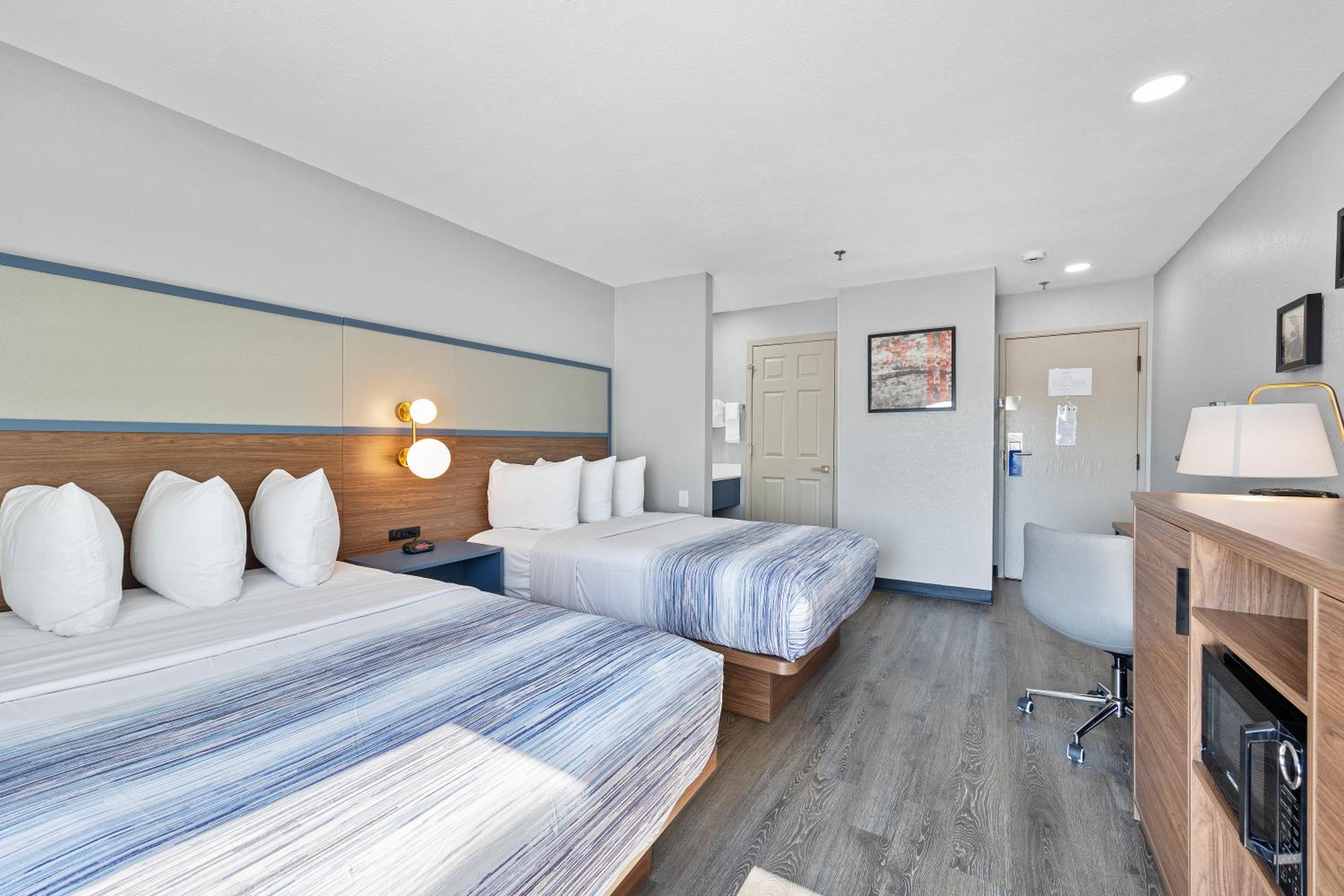Double Room with Two Double Beds - Non-Smoking - Photo 3