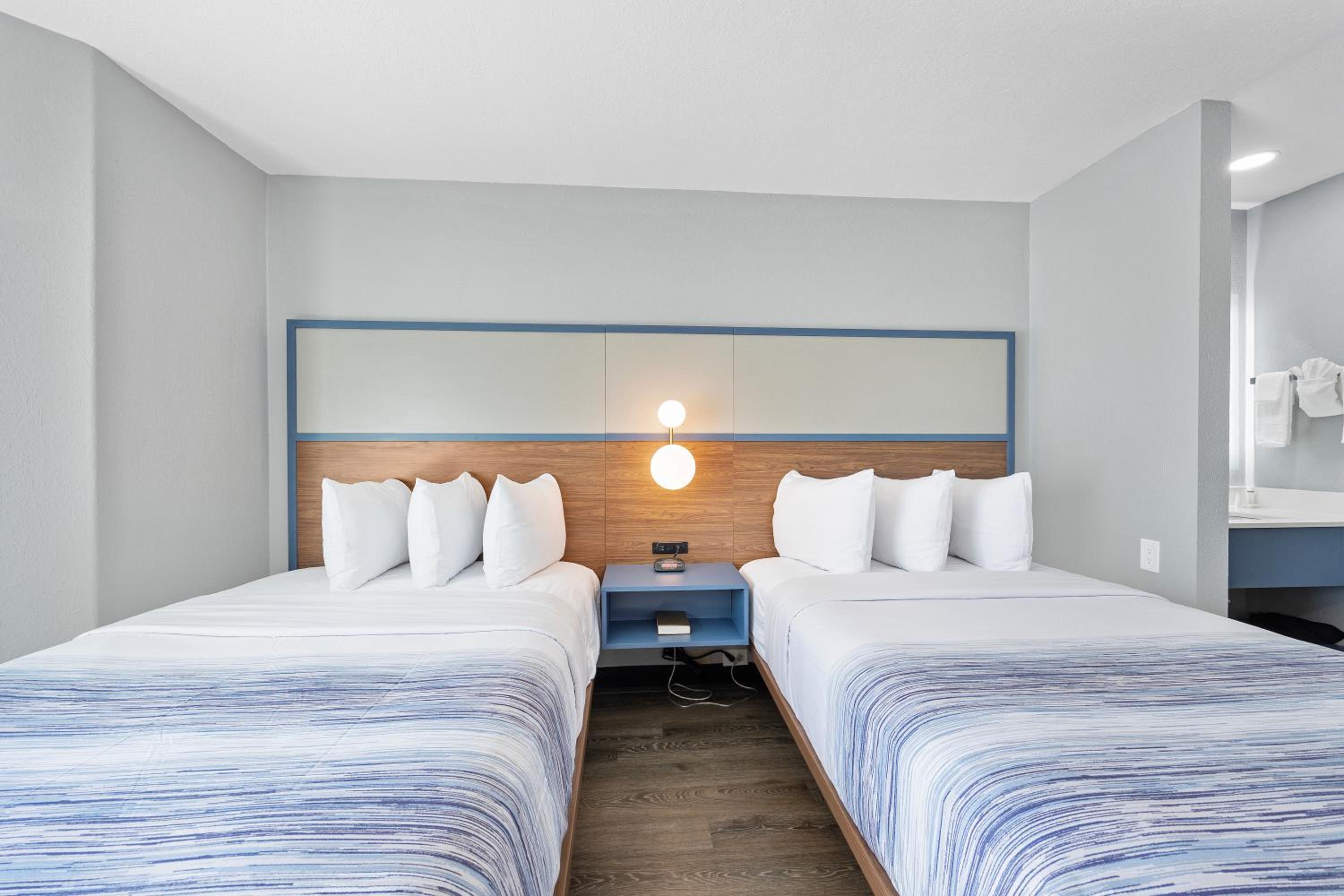 Double Room with Two Double Beds - Non-Smoking - Photo 5