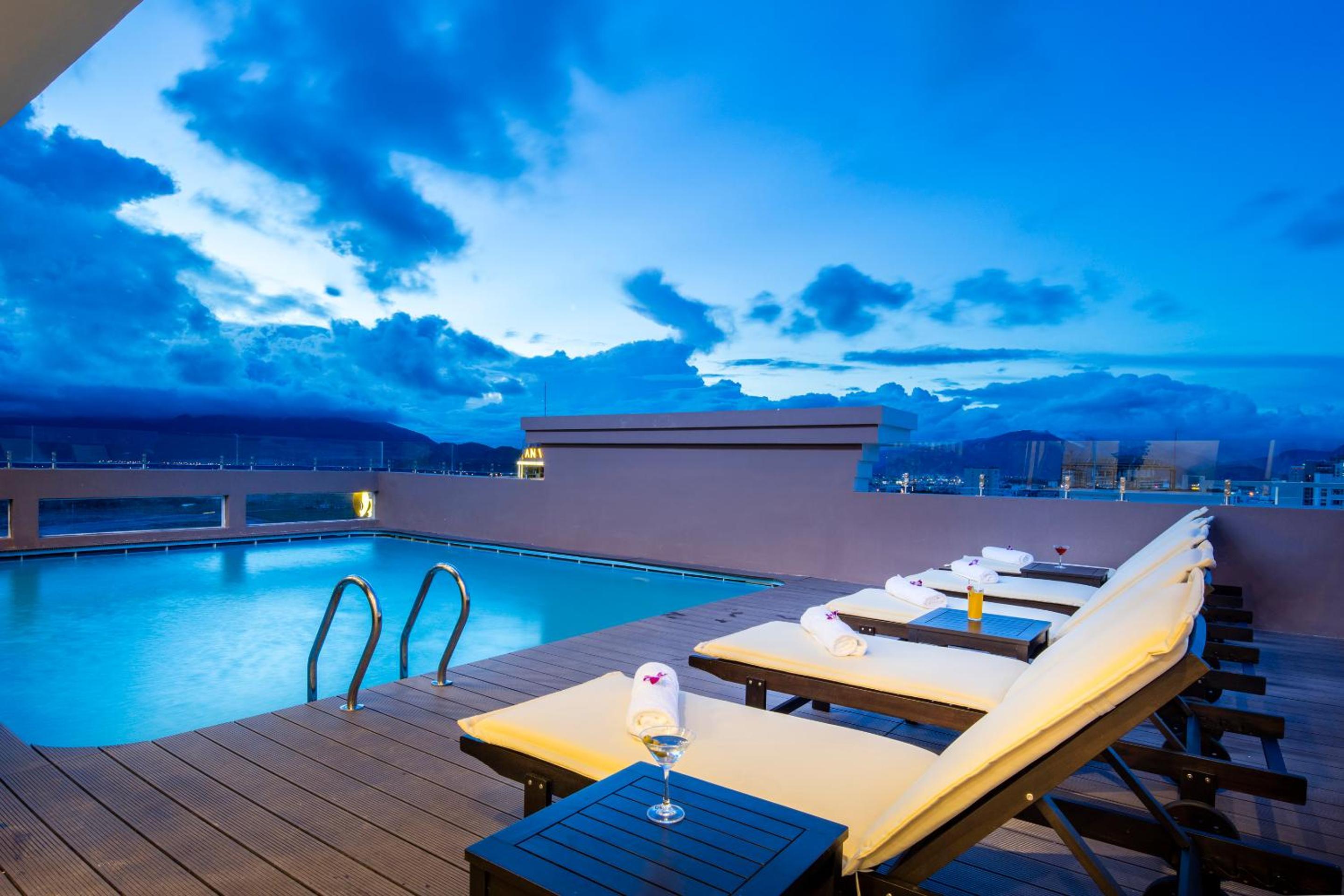 Deluxe Double Room with Balcony photo 2