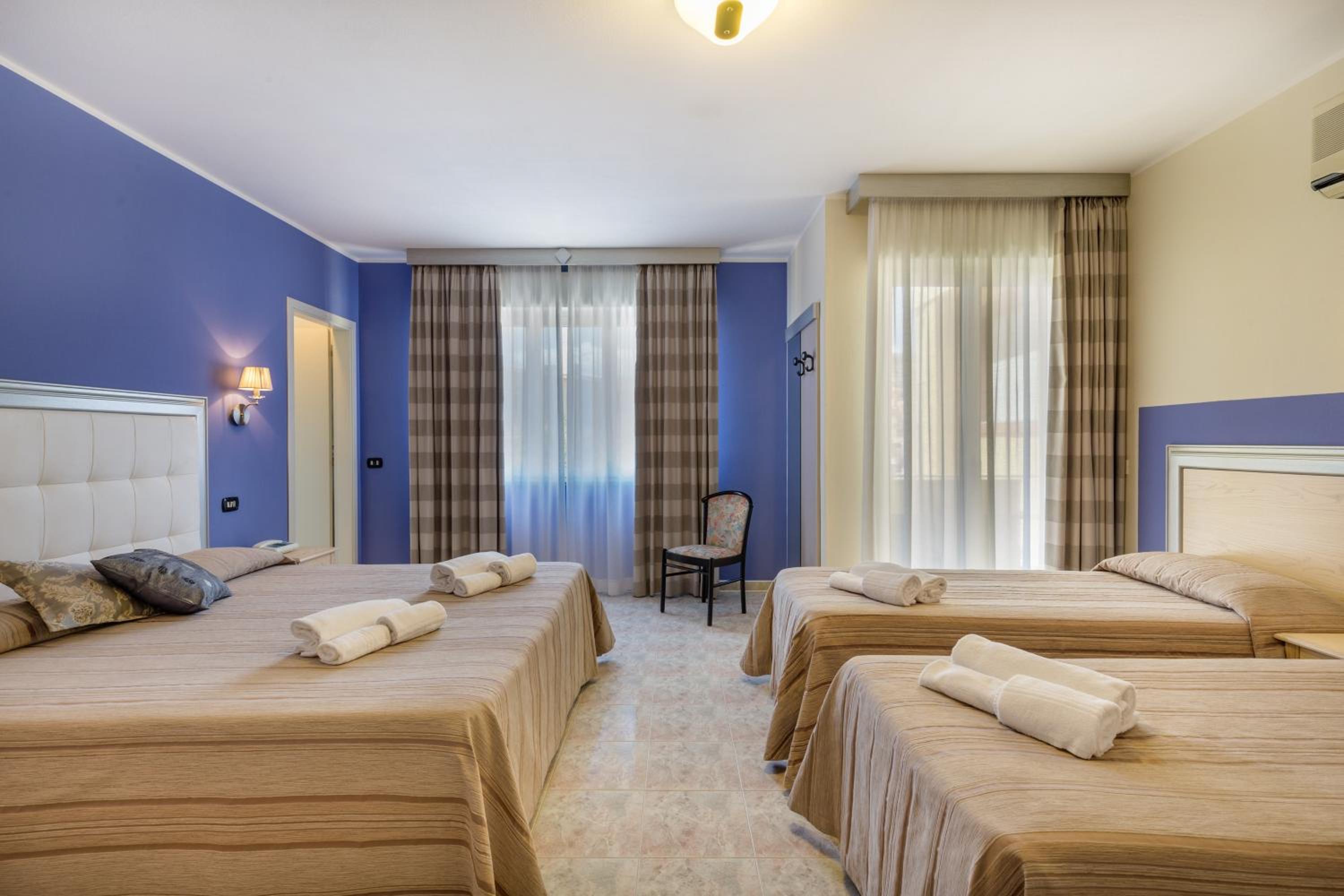 Superior Quadruple Room photo 2