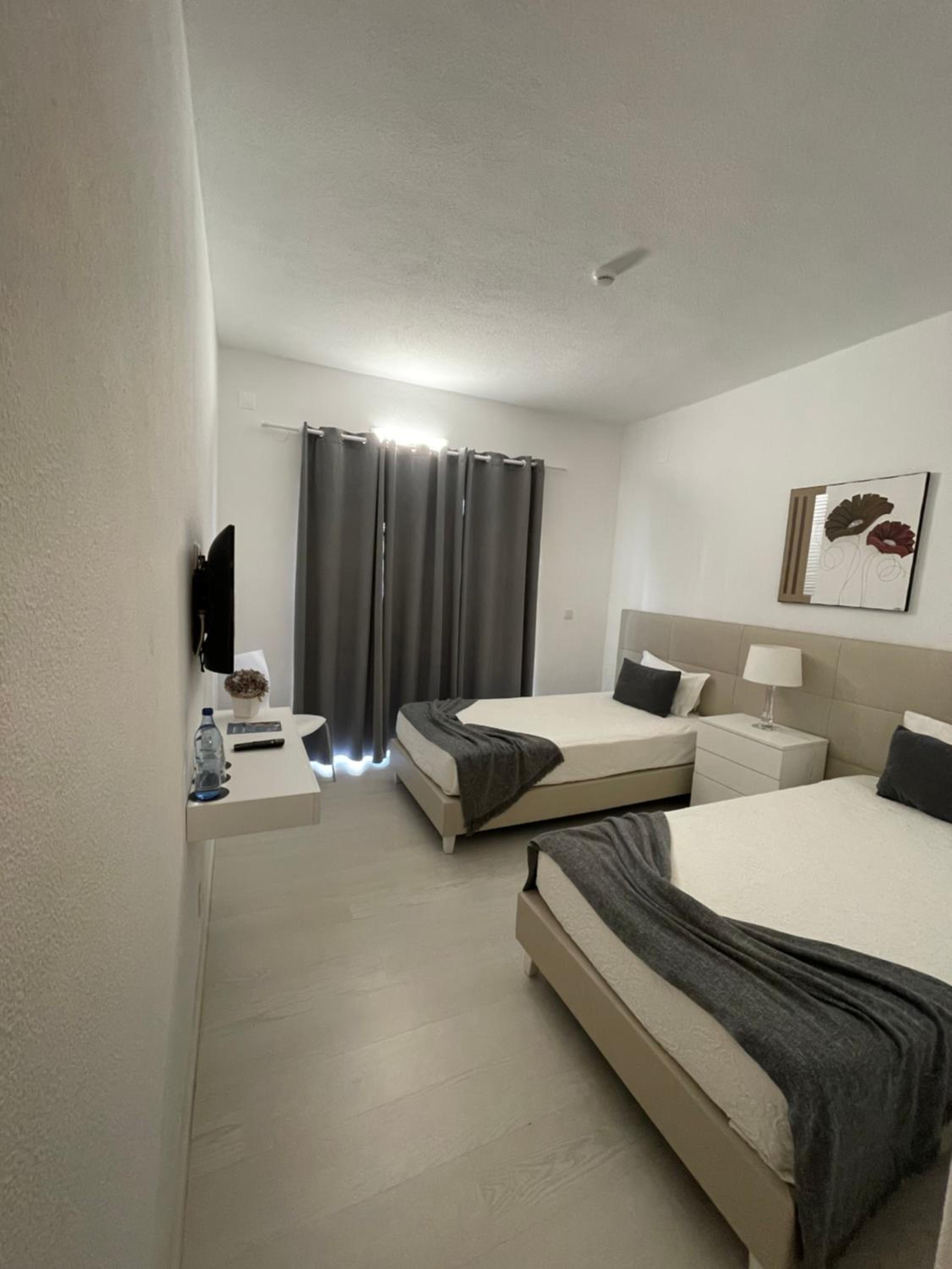 Twin Room - Photo 3