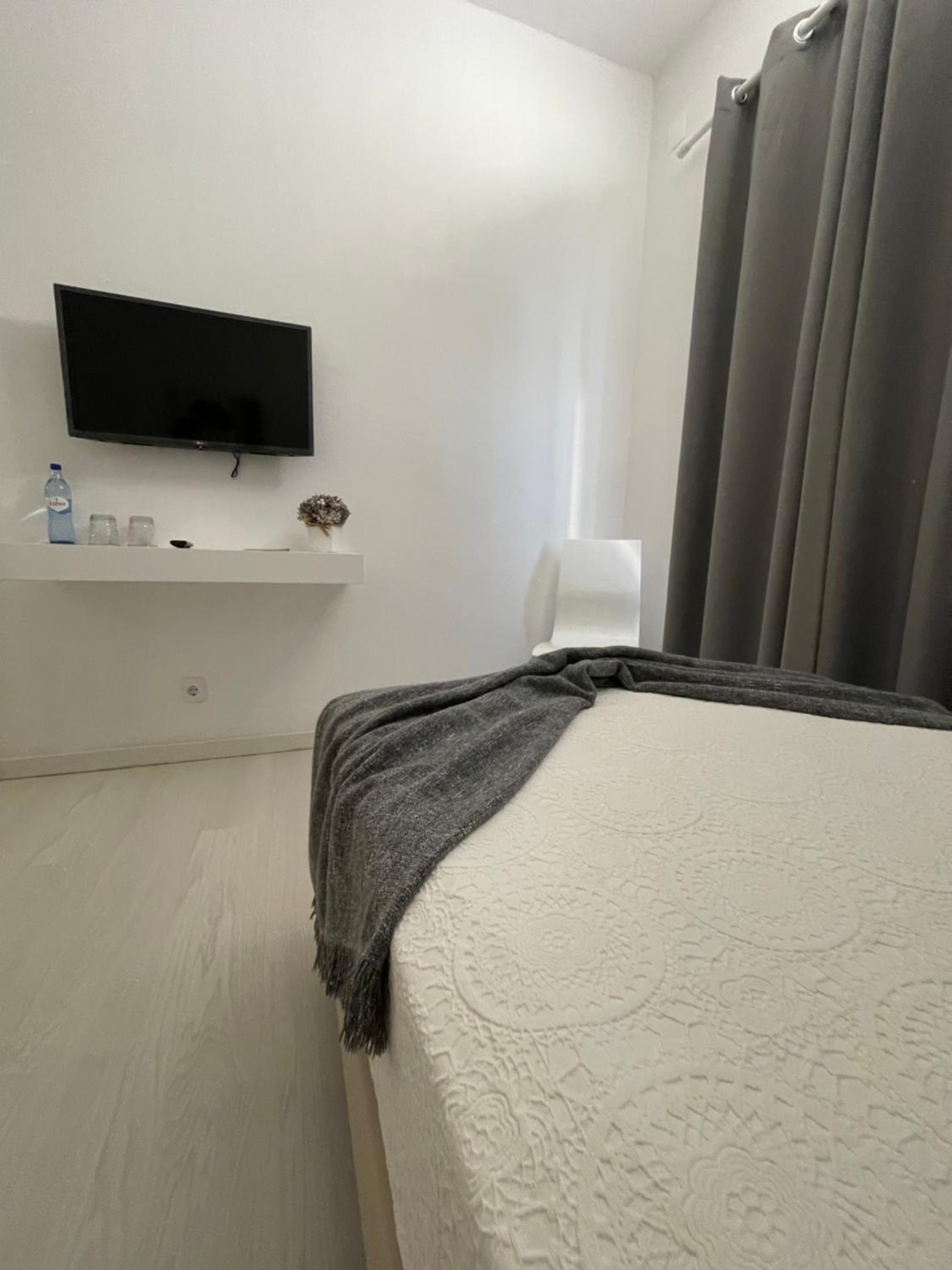 Twin Room - Photo 2