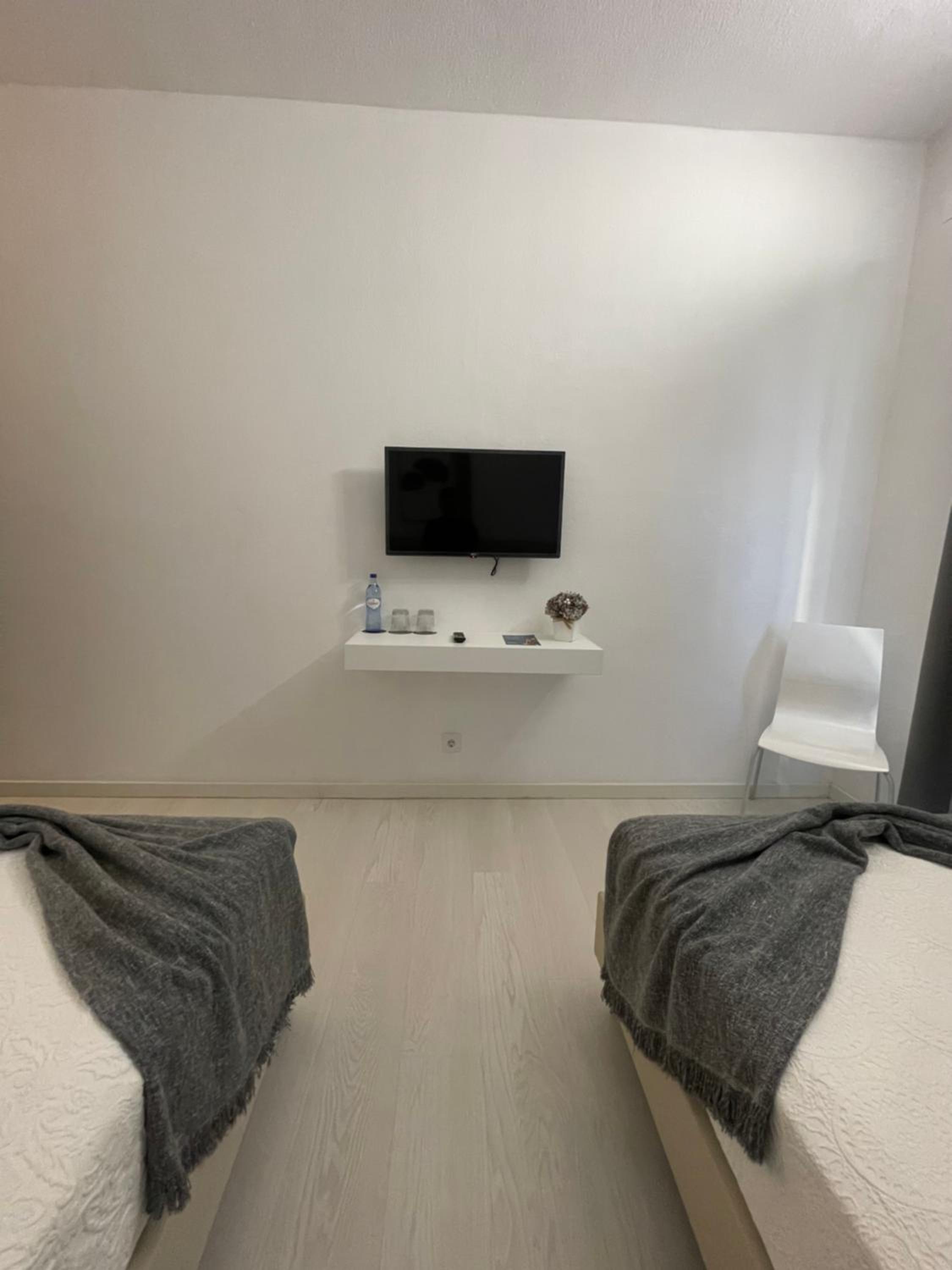 Twin Room - Photo 1