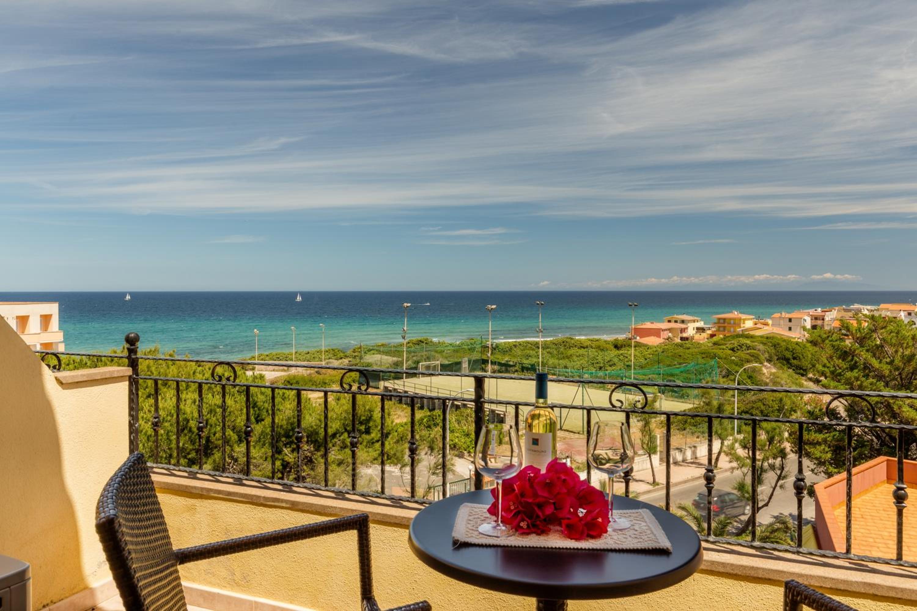 Double or Twin Room with Sea View - Photo 2
