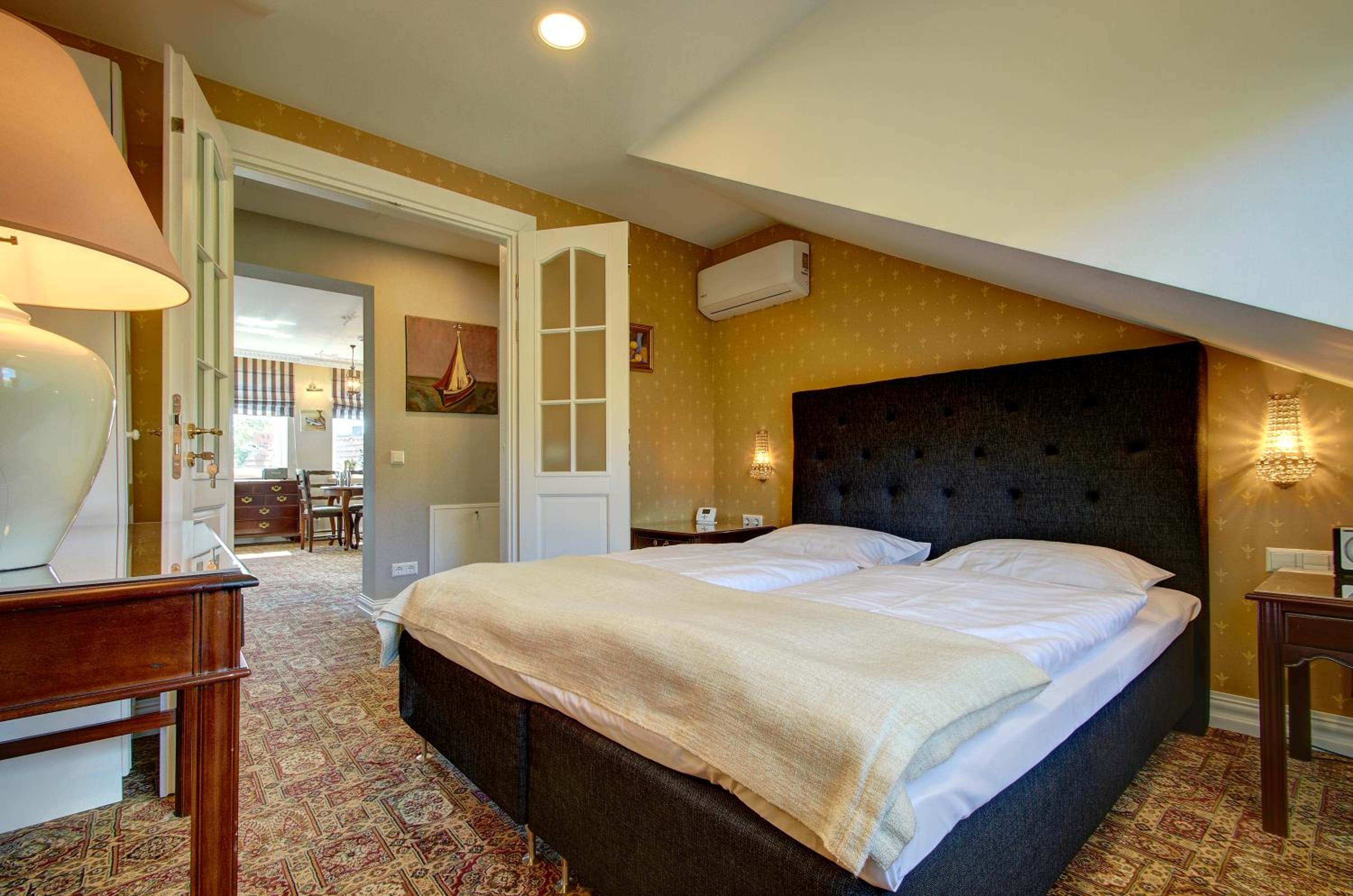 Deluxe Apartment