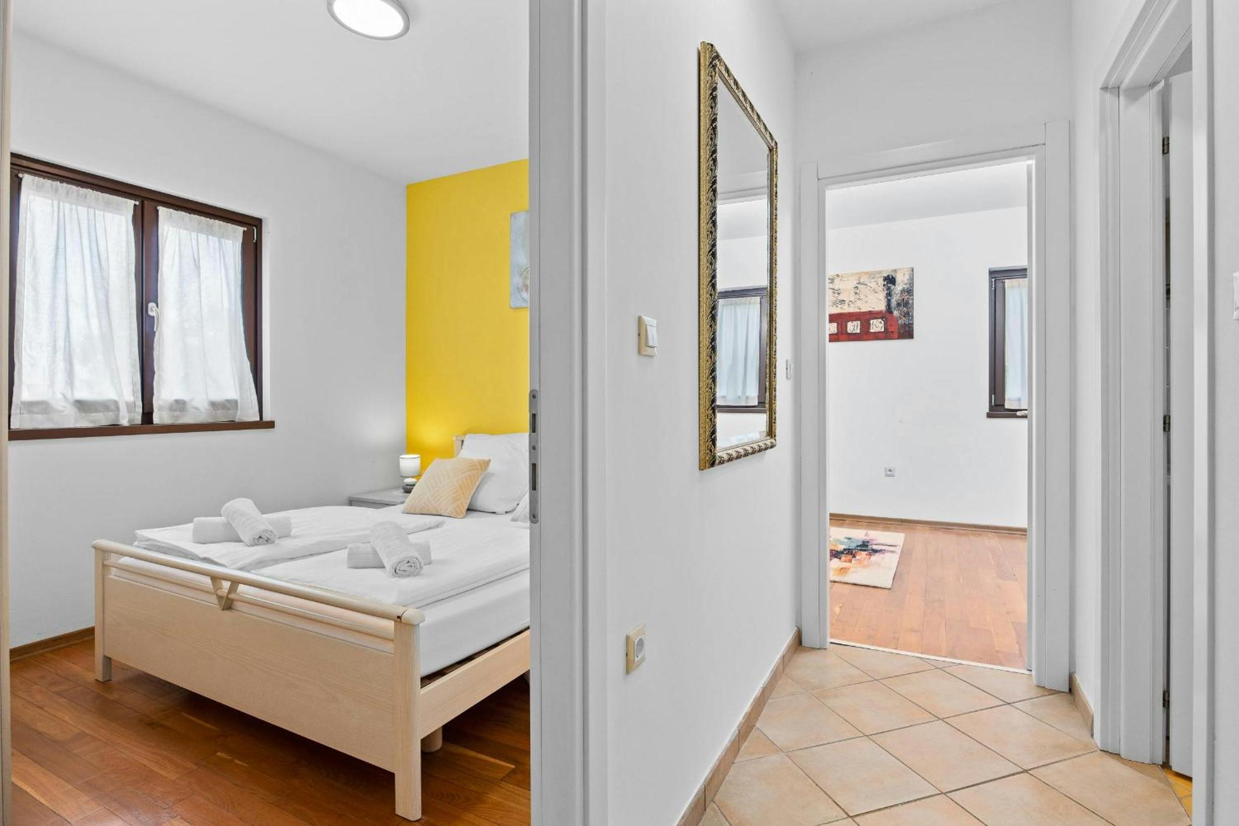 Apartment photo 1