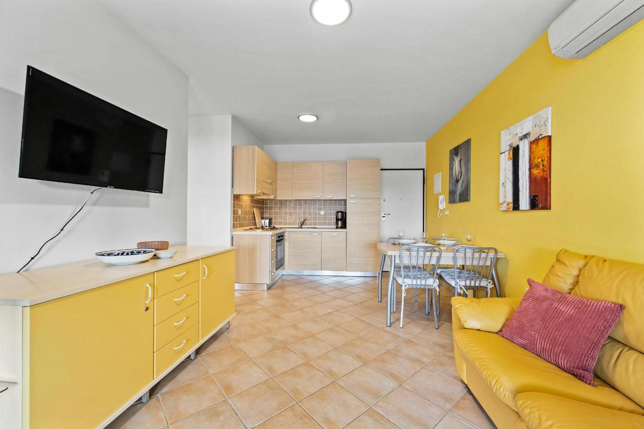 Apartment photo 2