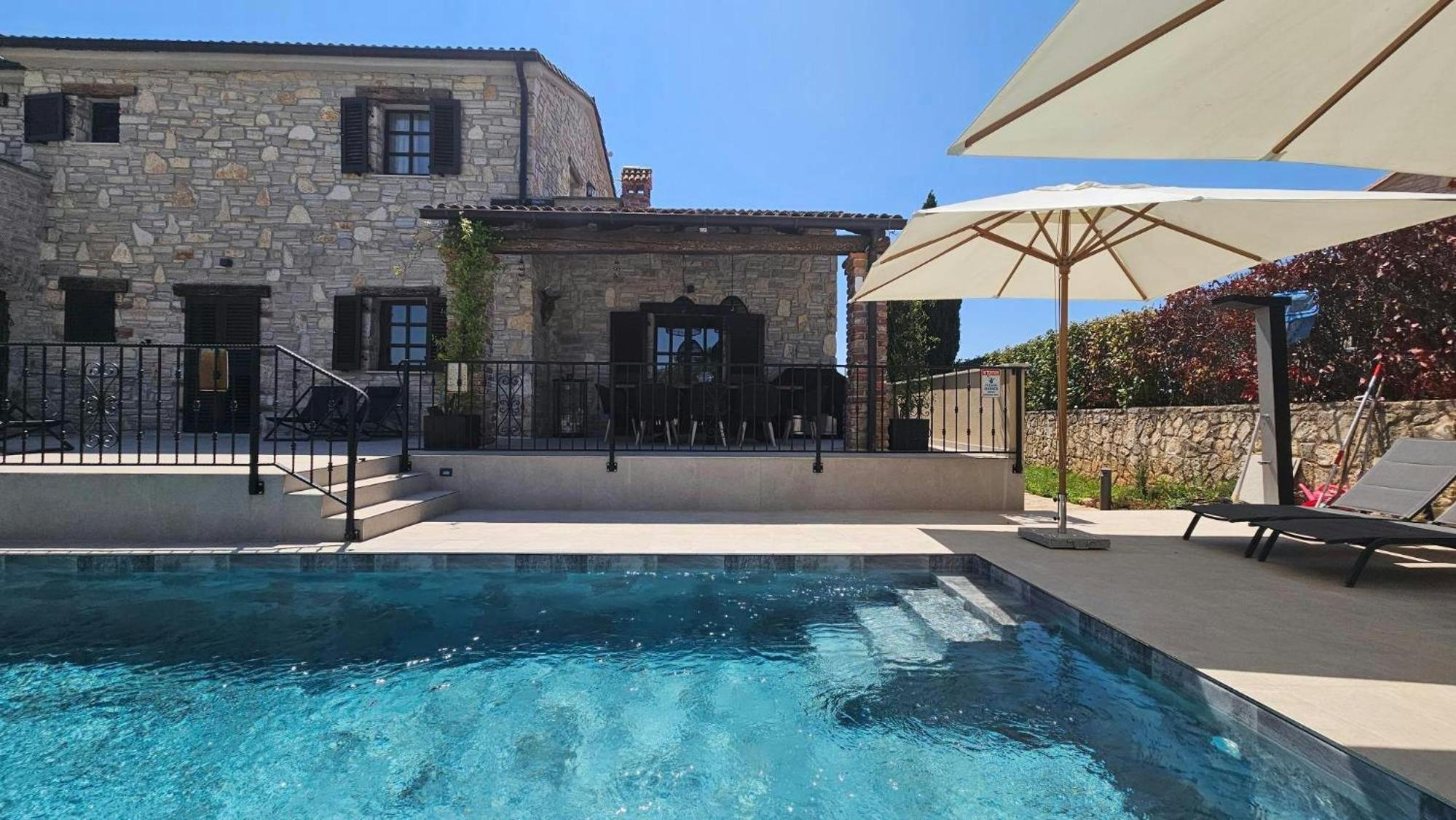 Villa photo 1