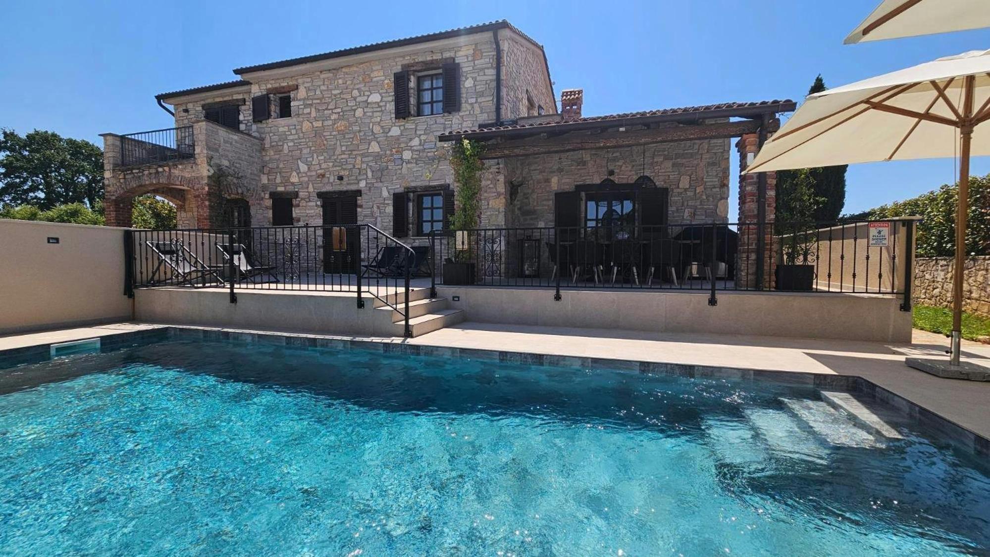 Villa photo 2