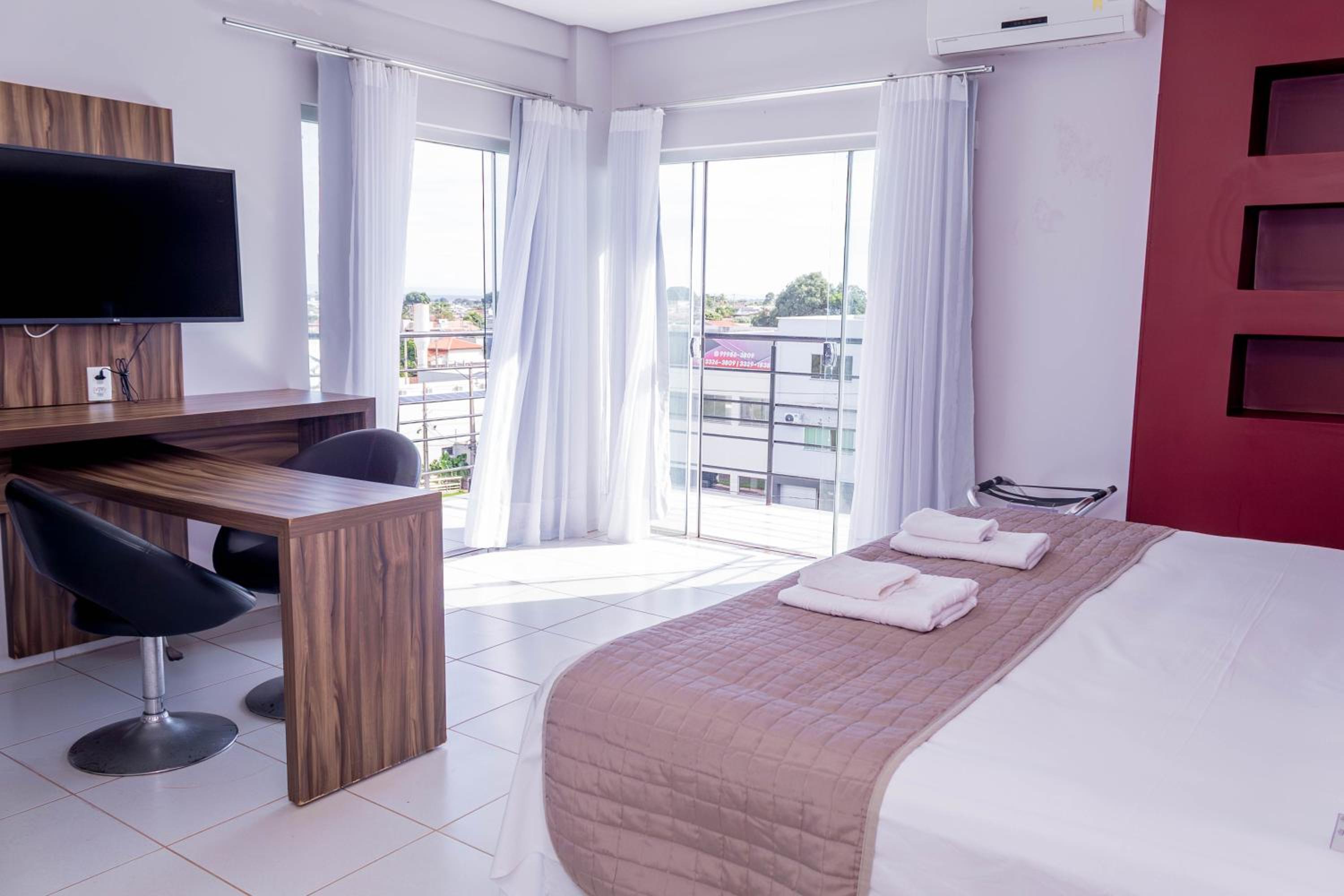 Deluxe Suite with Spa Bath photo 2