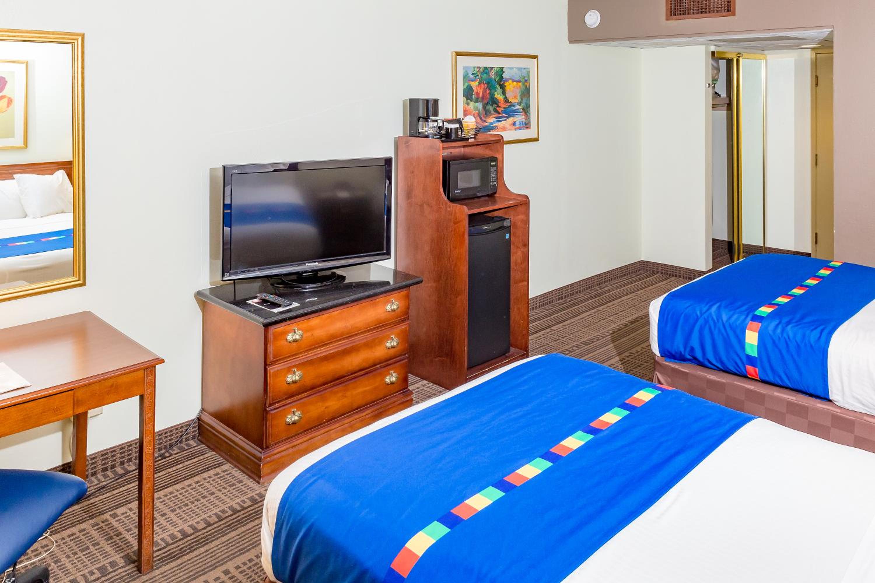 Double Room with Two Double Beds photo 2